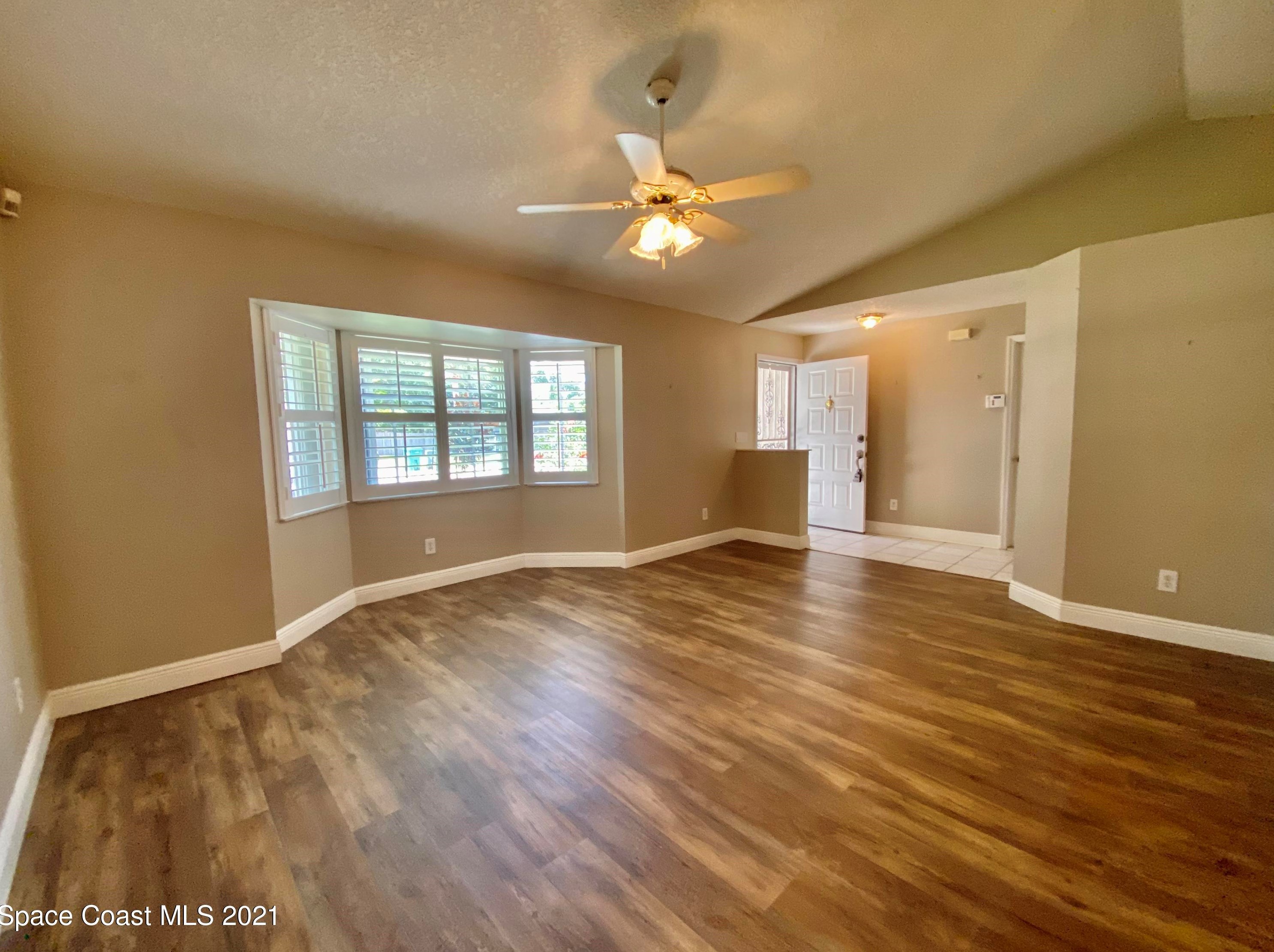 1040 Hazelwood Dr, Melbourne, FL 32935