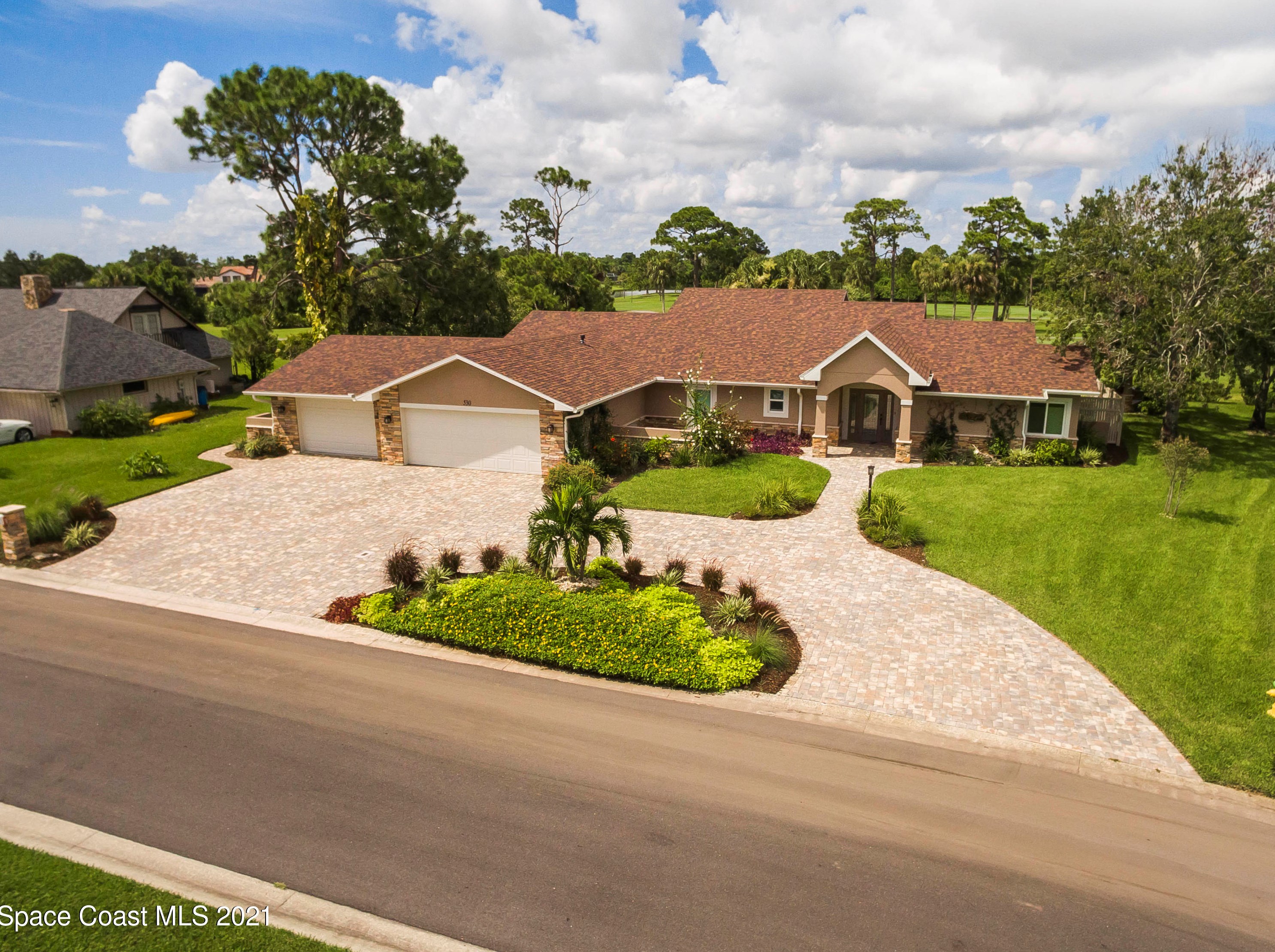 530 Whispering Pines Cir, Melbourne, FL 32940-7828