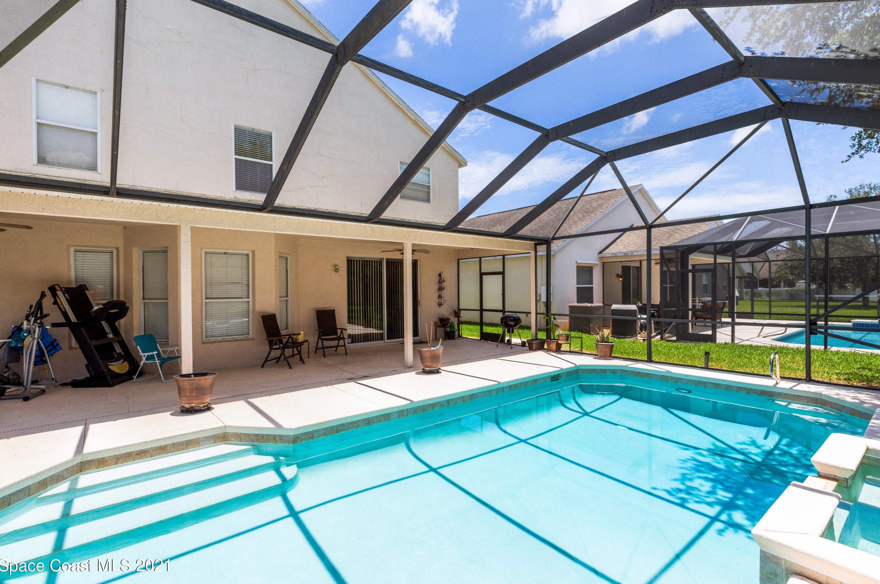 2543 Glasbern Cir, Melbourne, FL 32904-8074