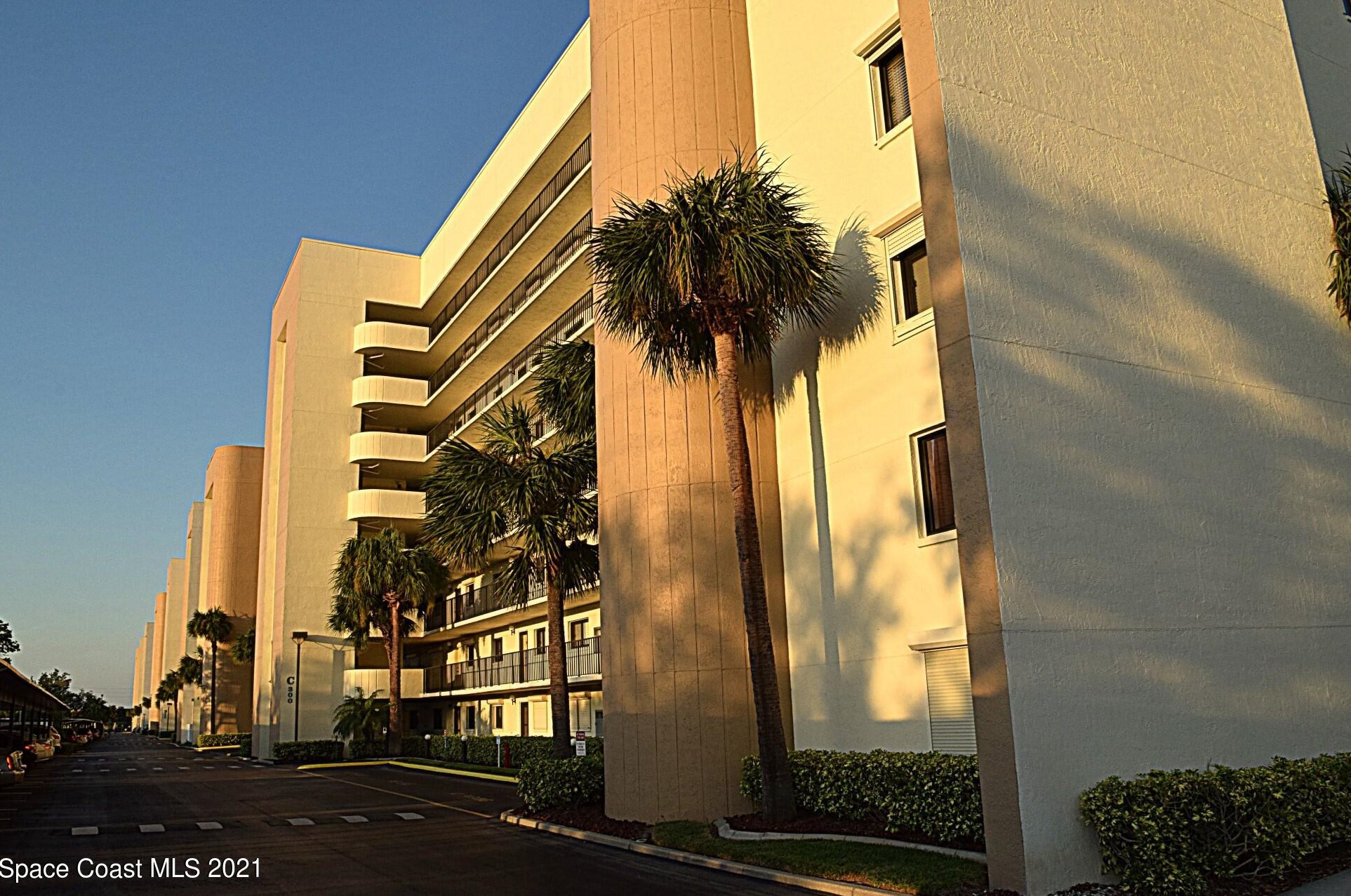 250 S Sykes Creek Pkwy #307, Merritt Island, FL 32952