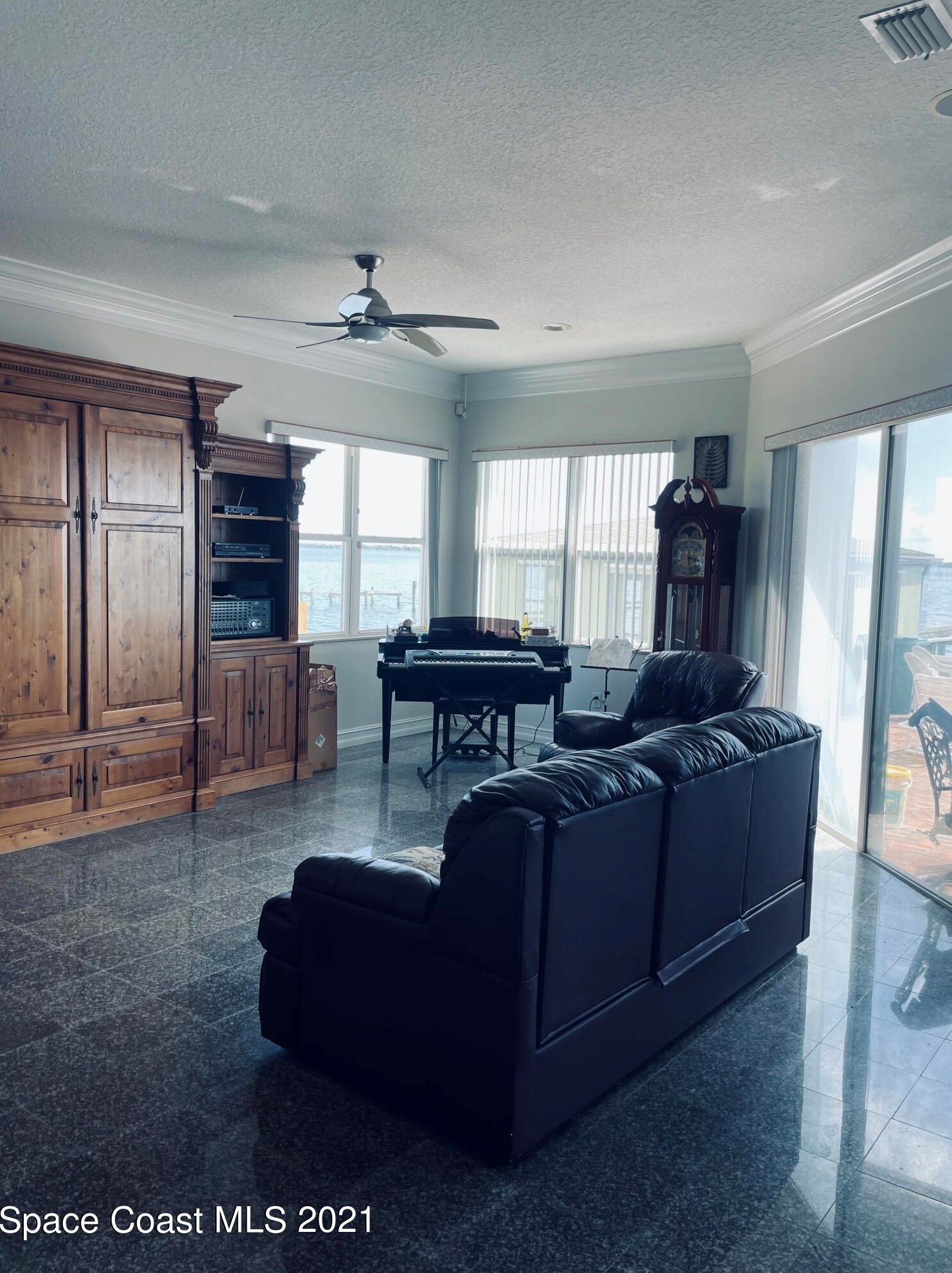 2189 Pineapple Ave, Melbourne FL 32935-6601 exterior