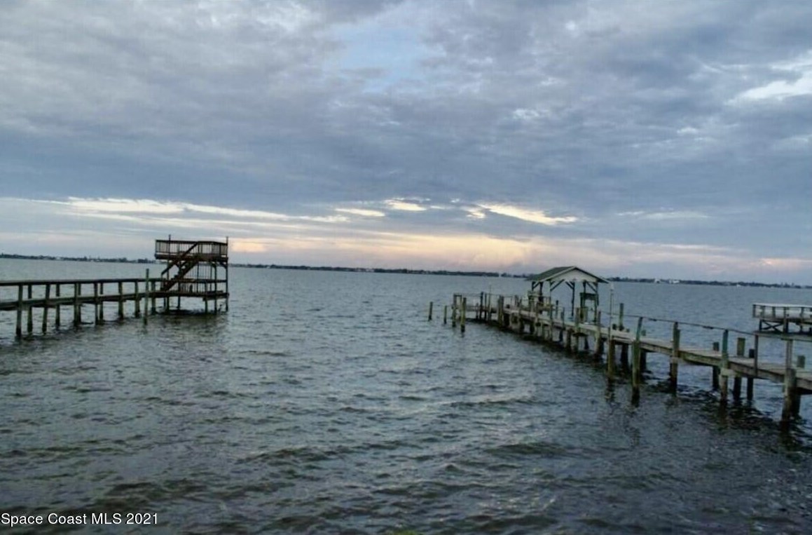 2189 Pineapple Ave, Melbourne FL 32935-6601 exterior