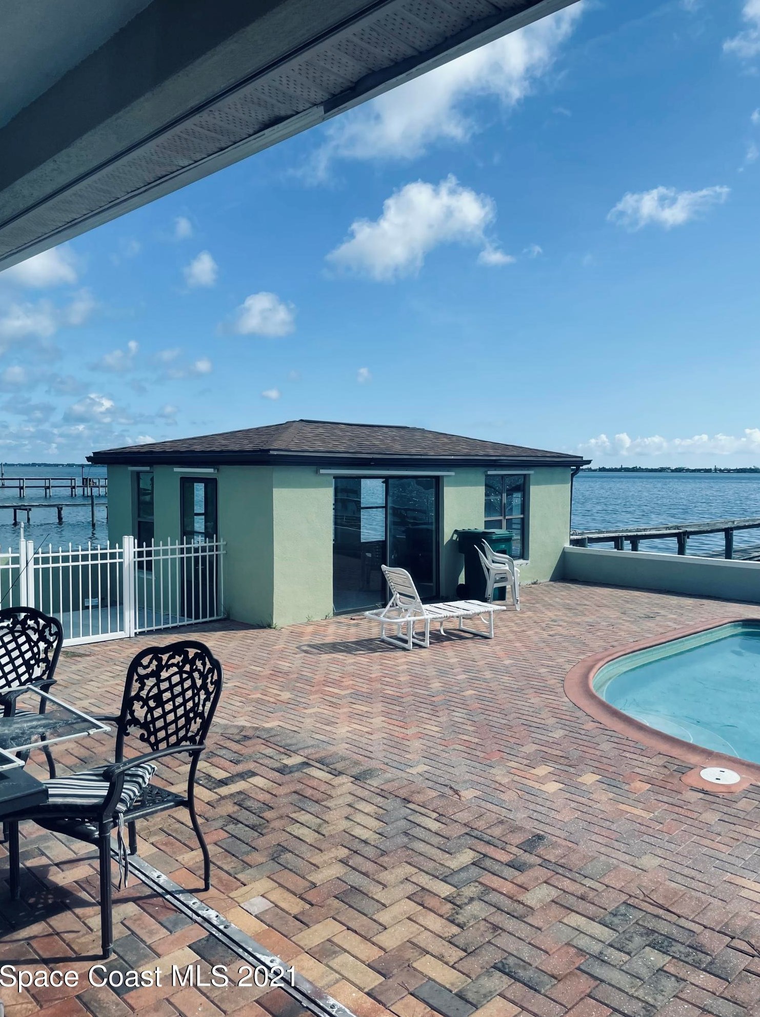 2189 Pineapple Ave, Melbourne FL 32935-6601 exterior