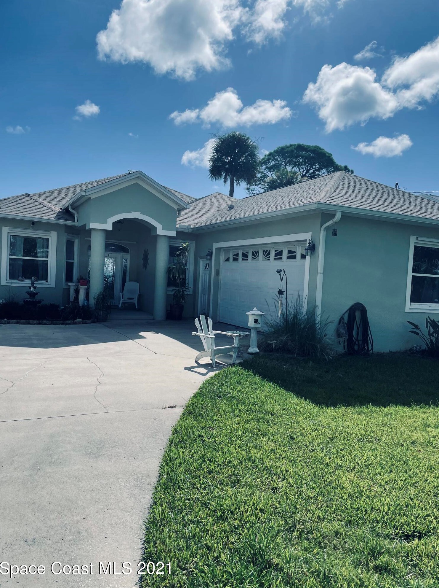 2189 Pineapple Ave, Melbourne FL 32935-6601 exterior