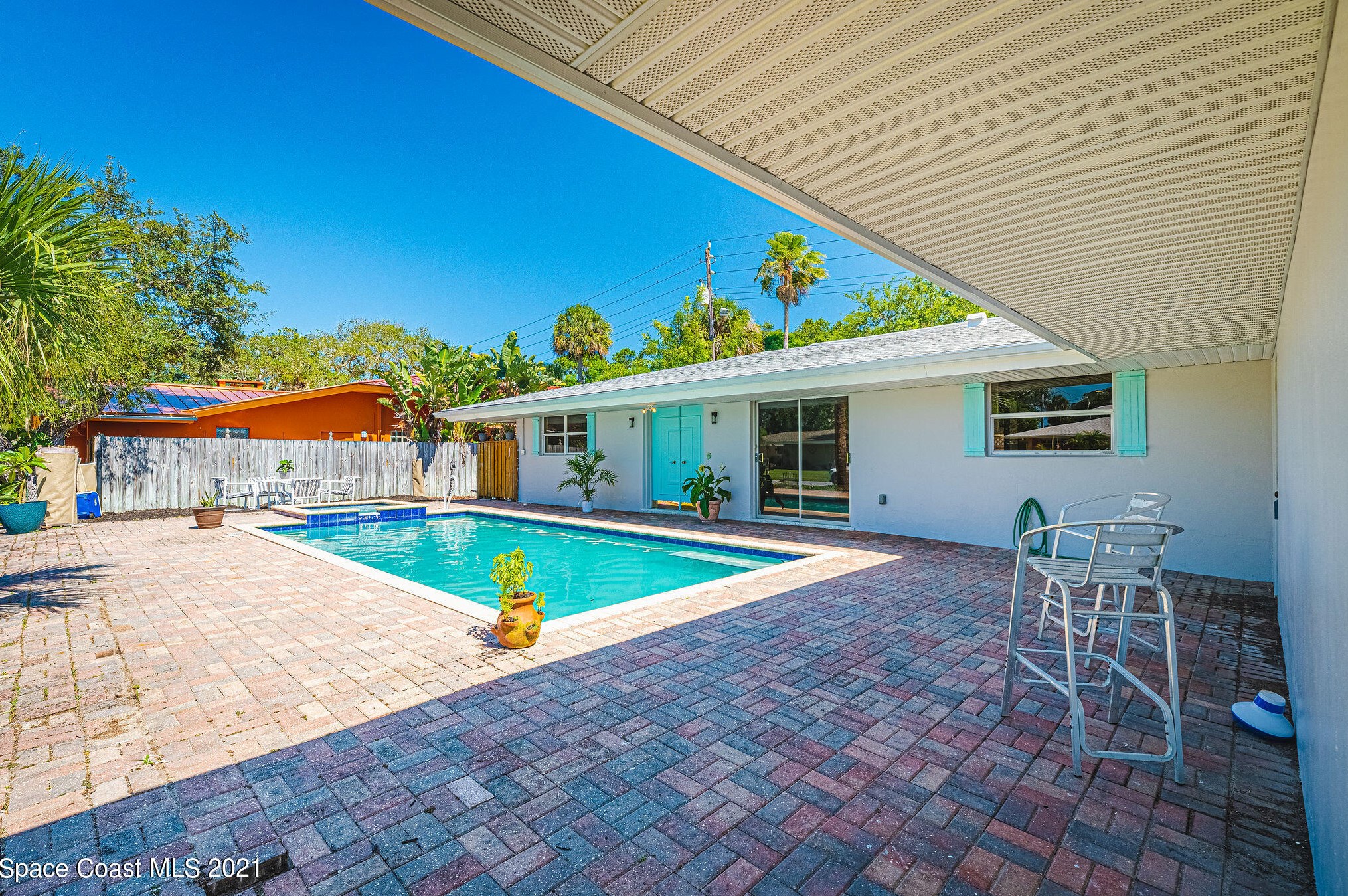 555 Bahama Dr, Melbourne, FL 32903-4103