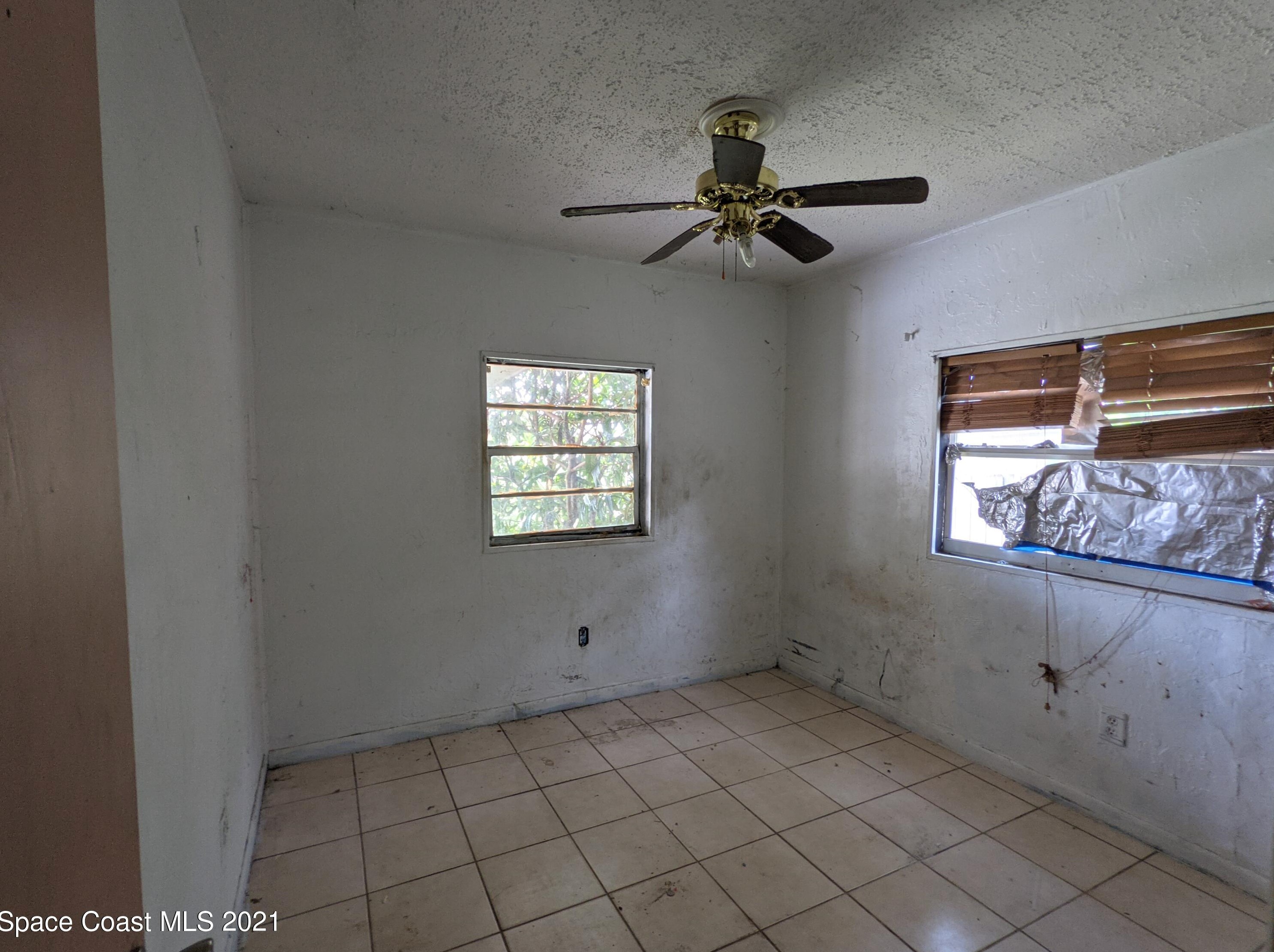610 Walls St, Melbourne, FL 32901-7136