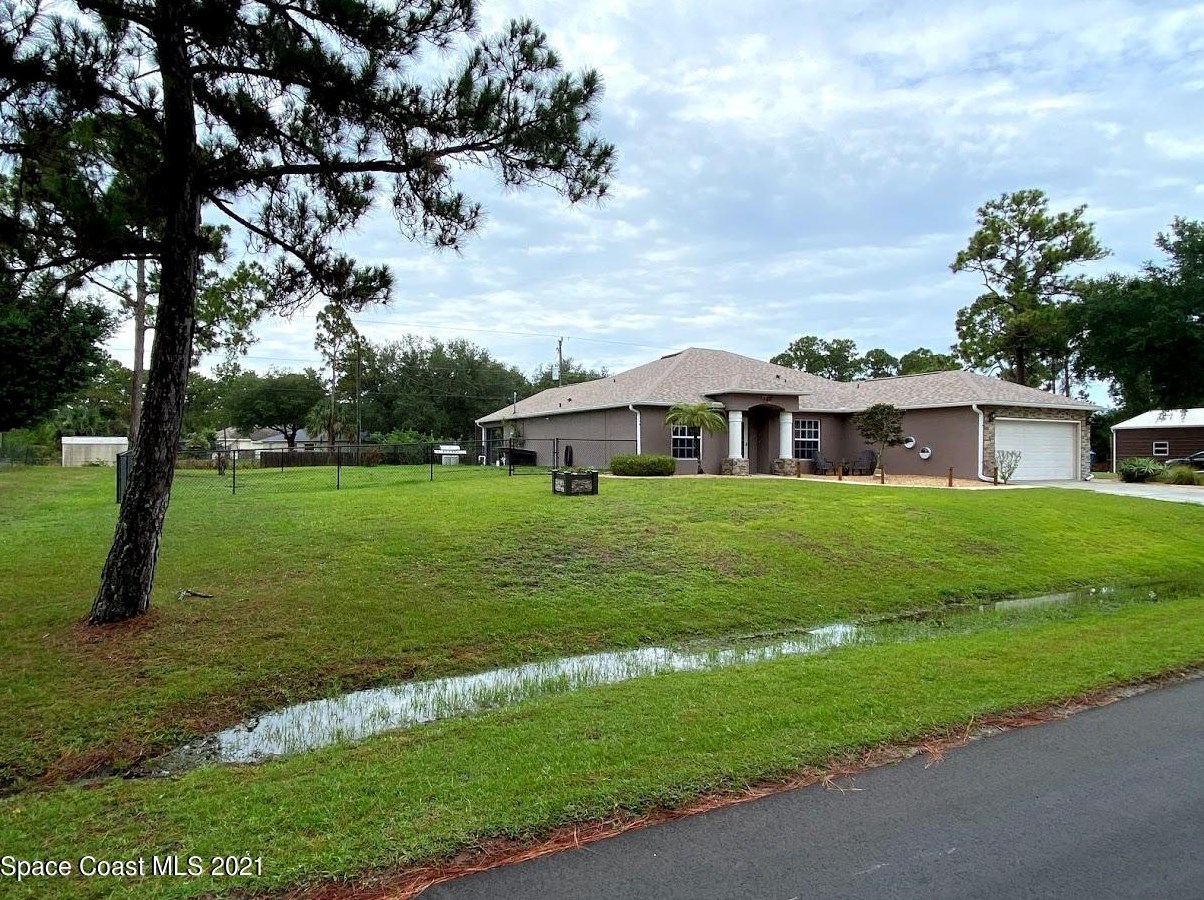774 Reading St, Melbourne, FL 32909-7228