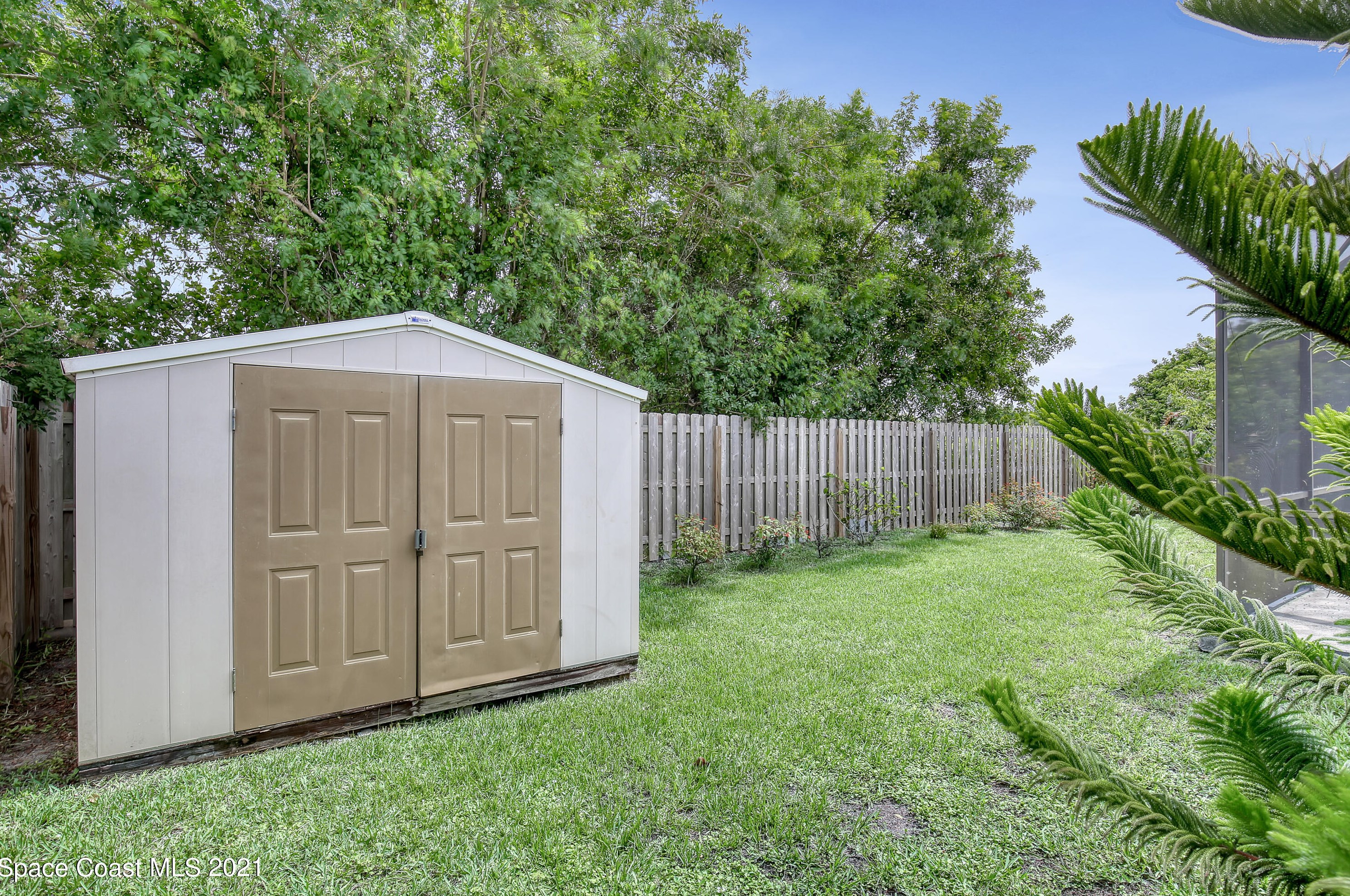 660 Oak Park Cir, Merritt Island FL  32953-4160 exterior