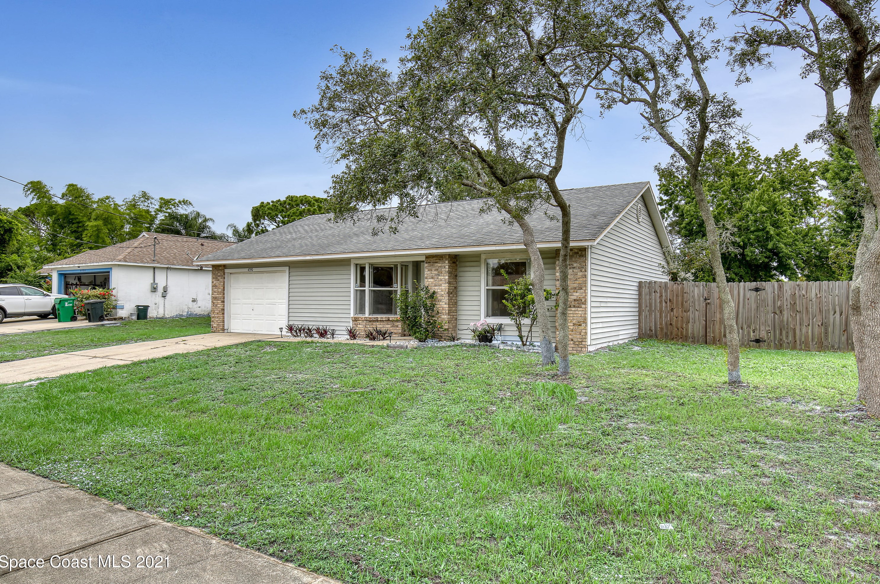 4390 Flood St, Cocoa, FL 32927-7934