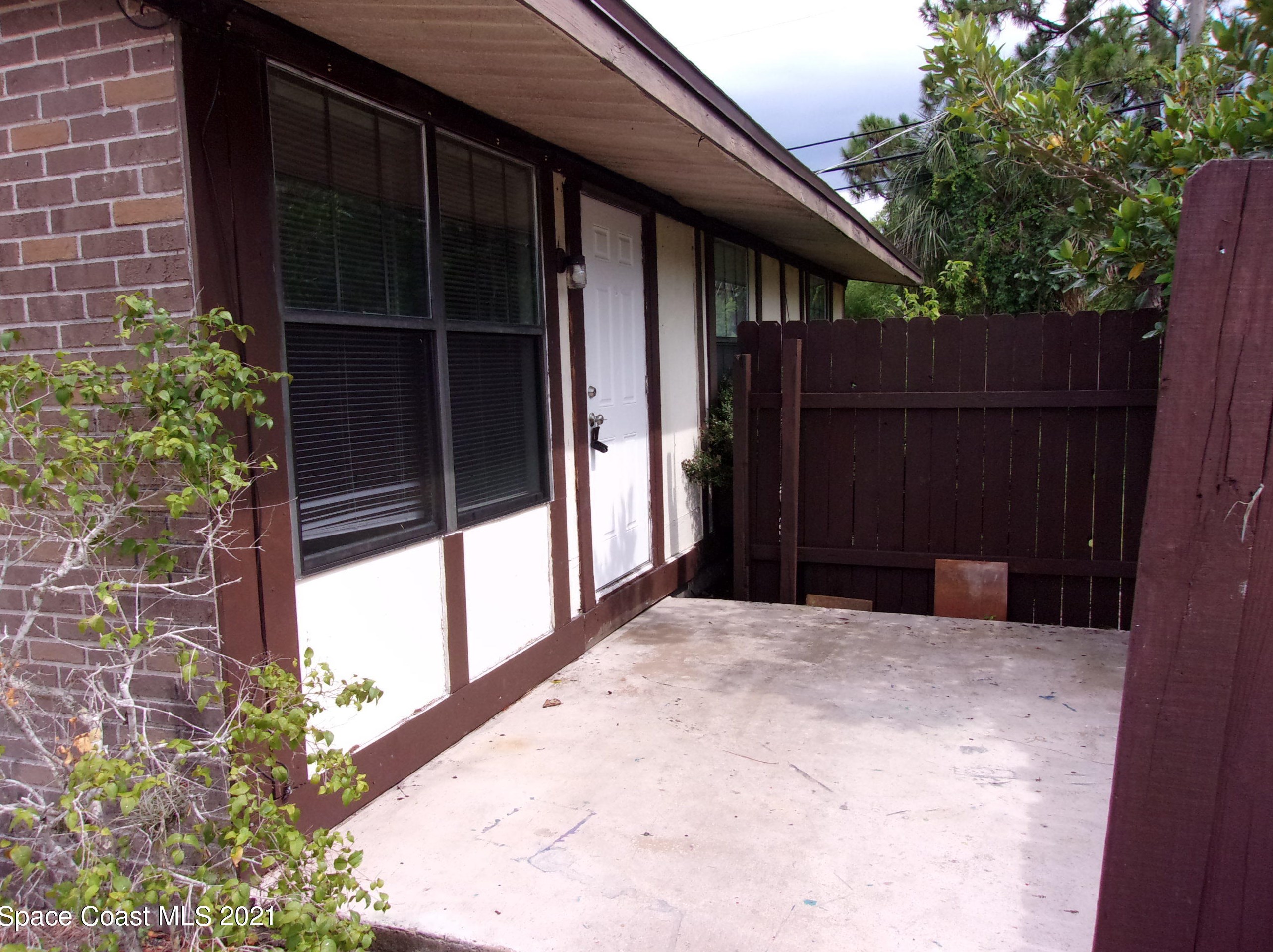 35 Minna Ln, Merritt Island, FL 32953