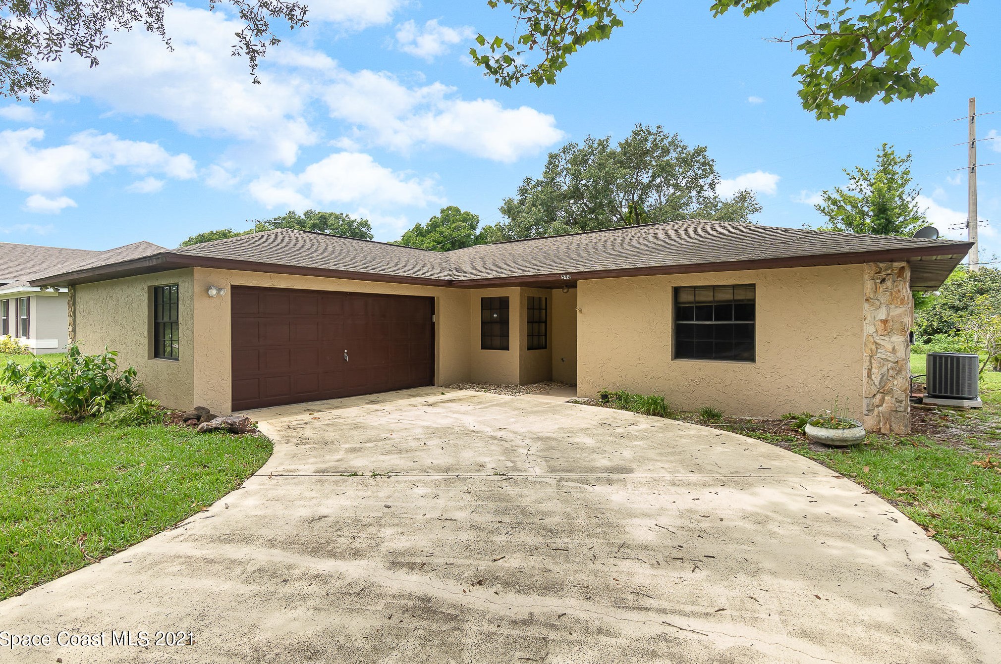 590 California Ave, Melbourne, FL 32907-2631