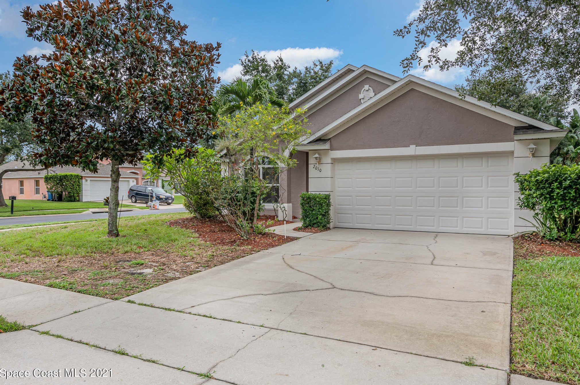 2010 Twelve Oaks Dr, Melbourne, FL 32909-6812