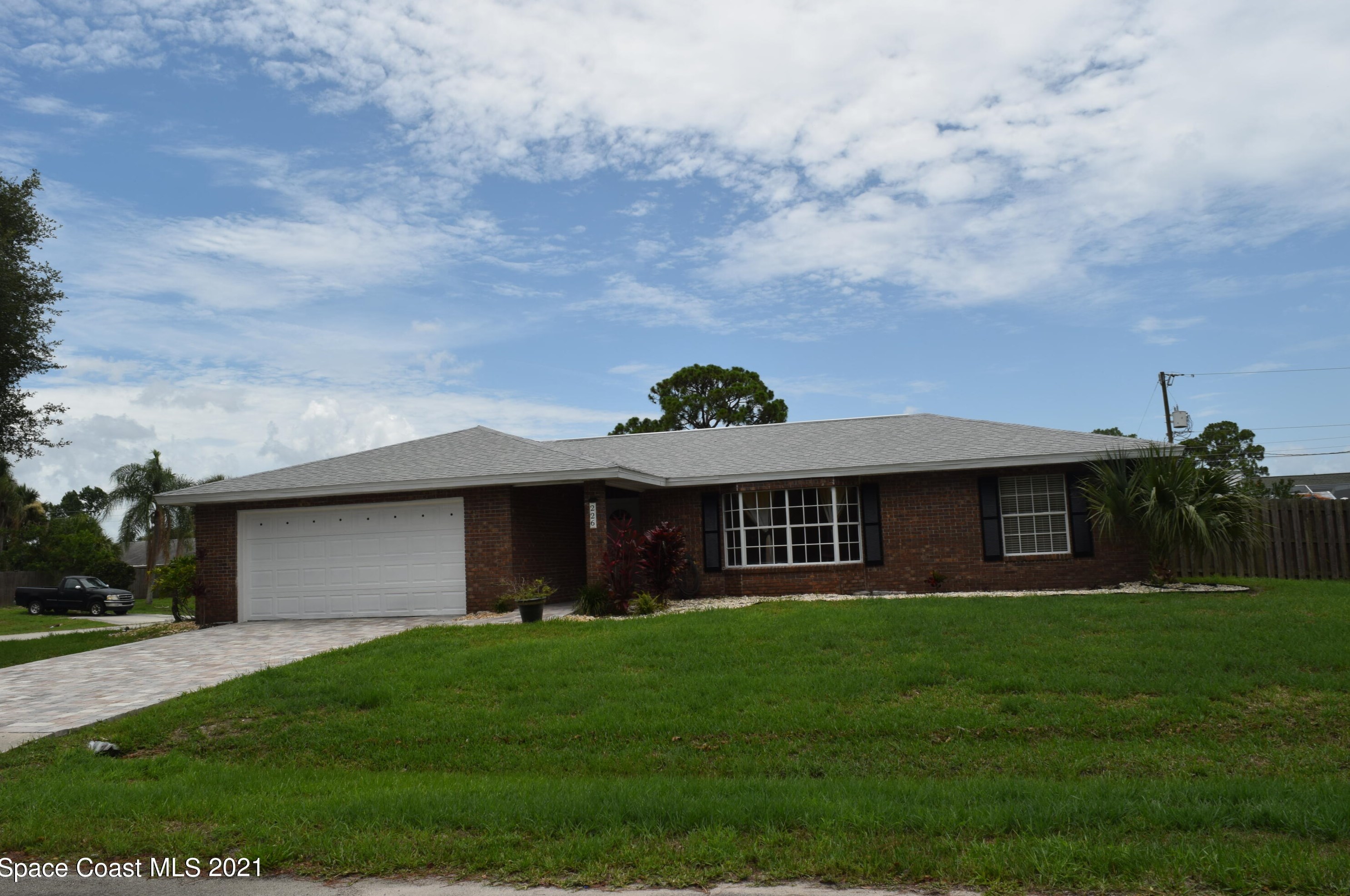 226 Umber St, Melbourne, FL 32907-1075
