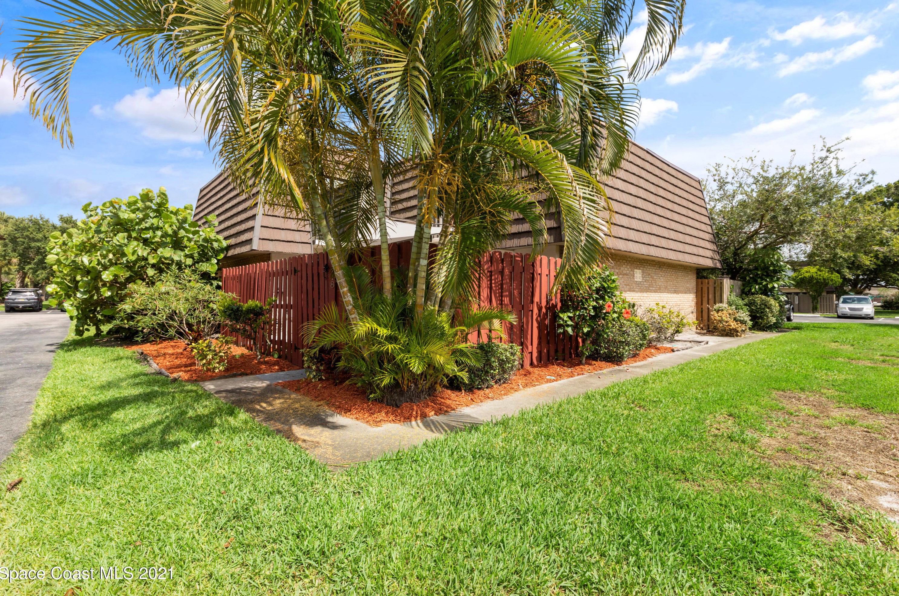 1418 Vista Oaks Cir, Melbourne, FL 32905-3132