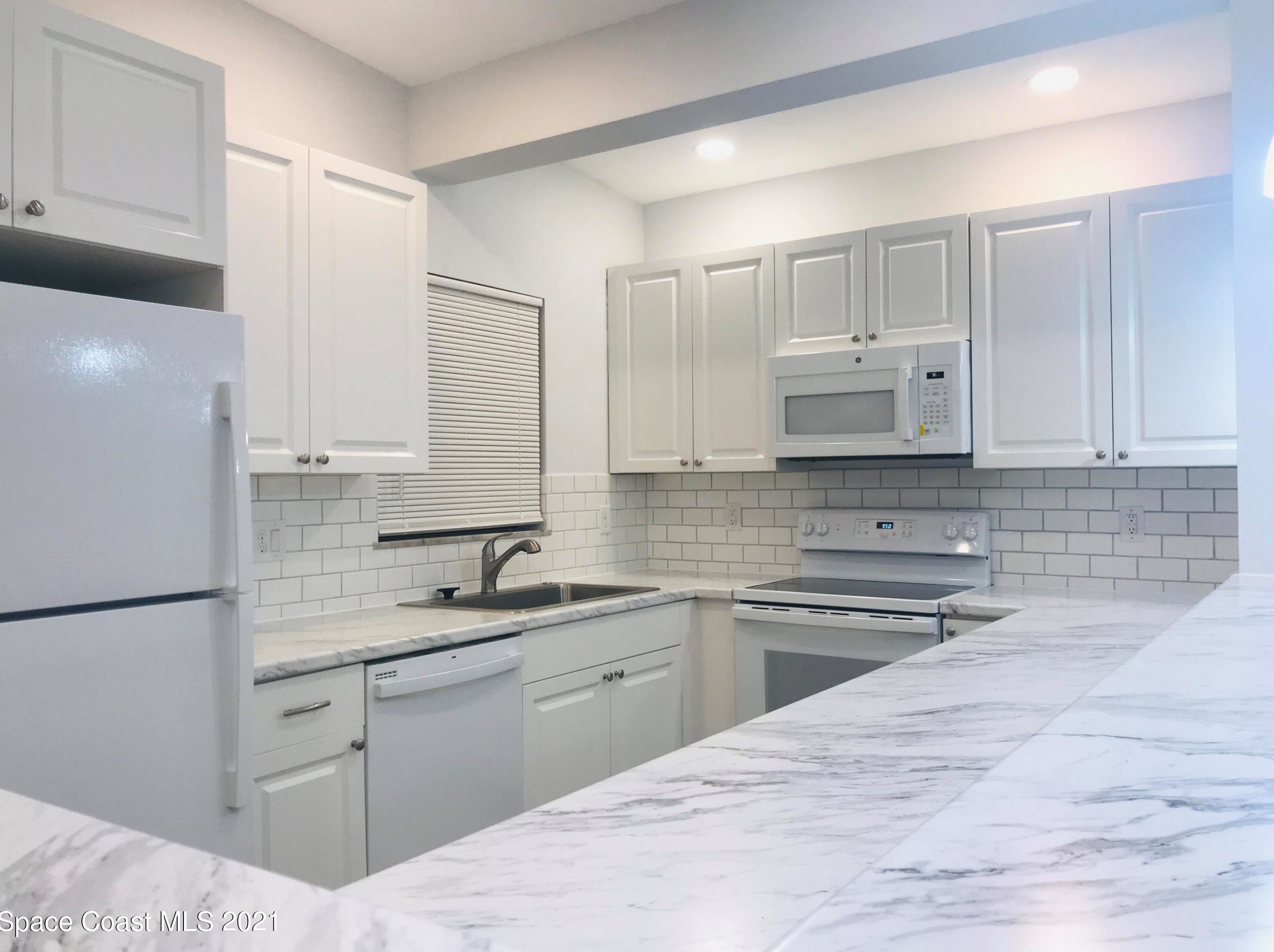 906 Abeto St Ne, Melbourne, FL 32905
