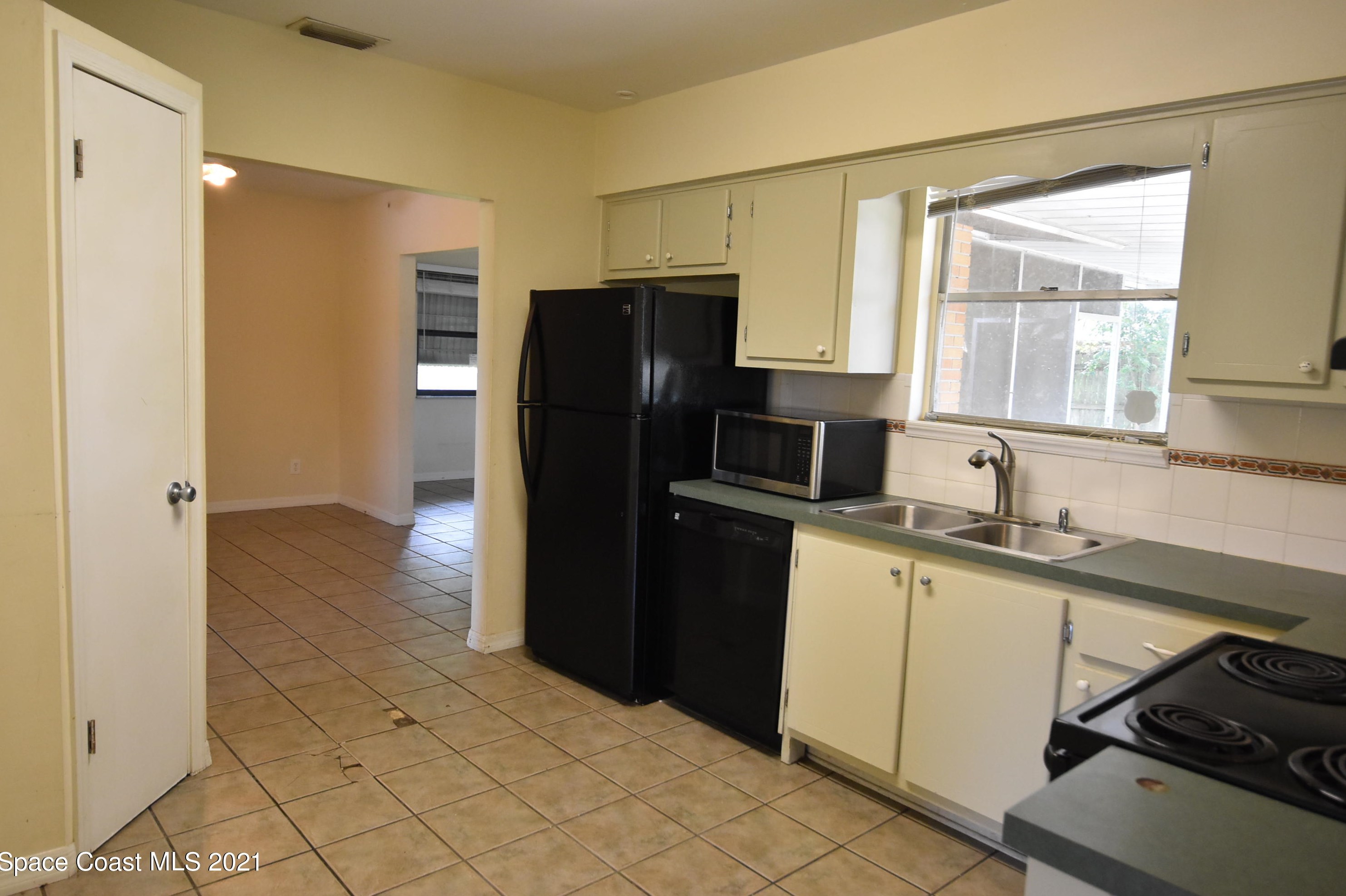 2880 Saturn Dr, Titusville, FL 32796