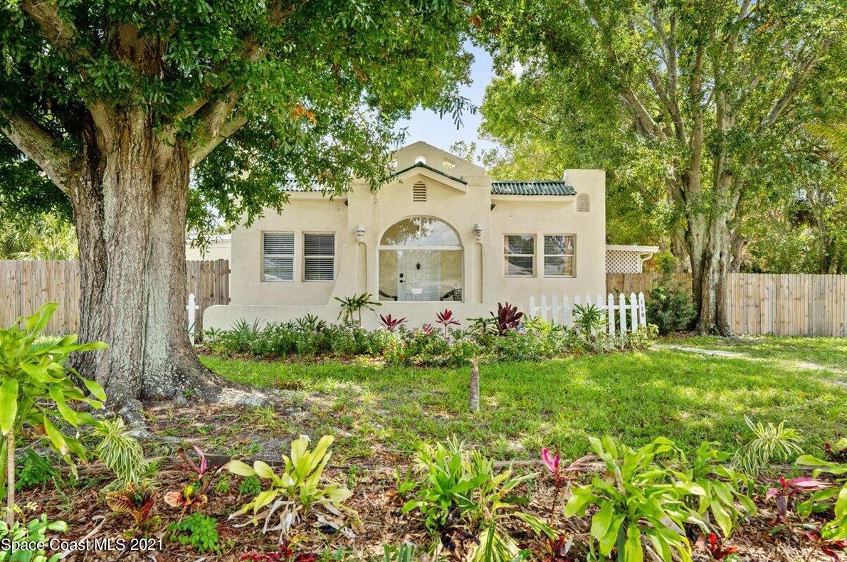 117 Lagoon Ave, Melbourne, FL 32901-1360