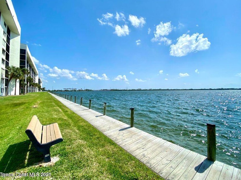 250 Sykes Creek Pkwy, Merritt Island FL  32952-3303 exterior