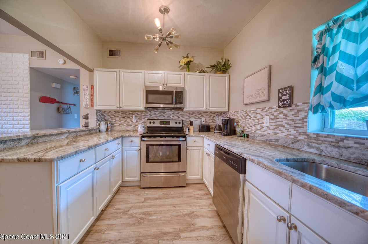 1002 Byrd St, Melbourne, FL 32935-3102