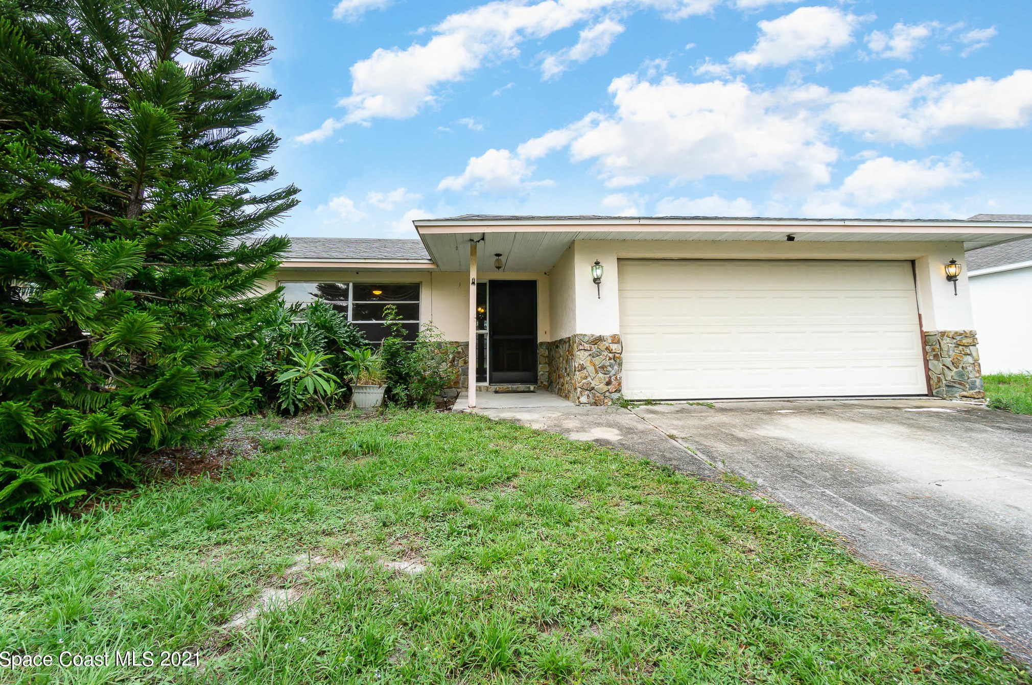 769 Indigo St, Melbourne, FL 32909-4158