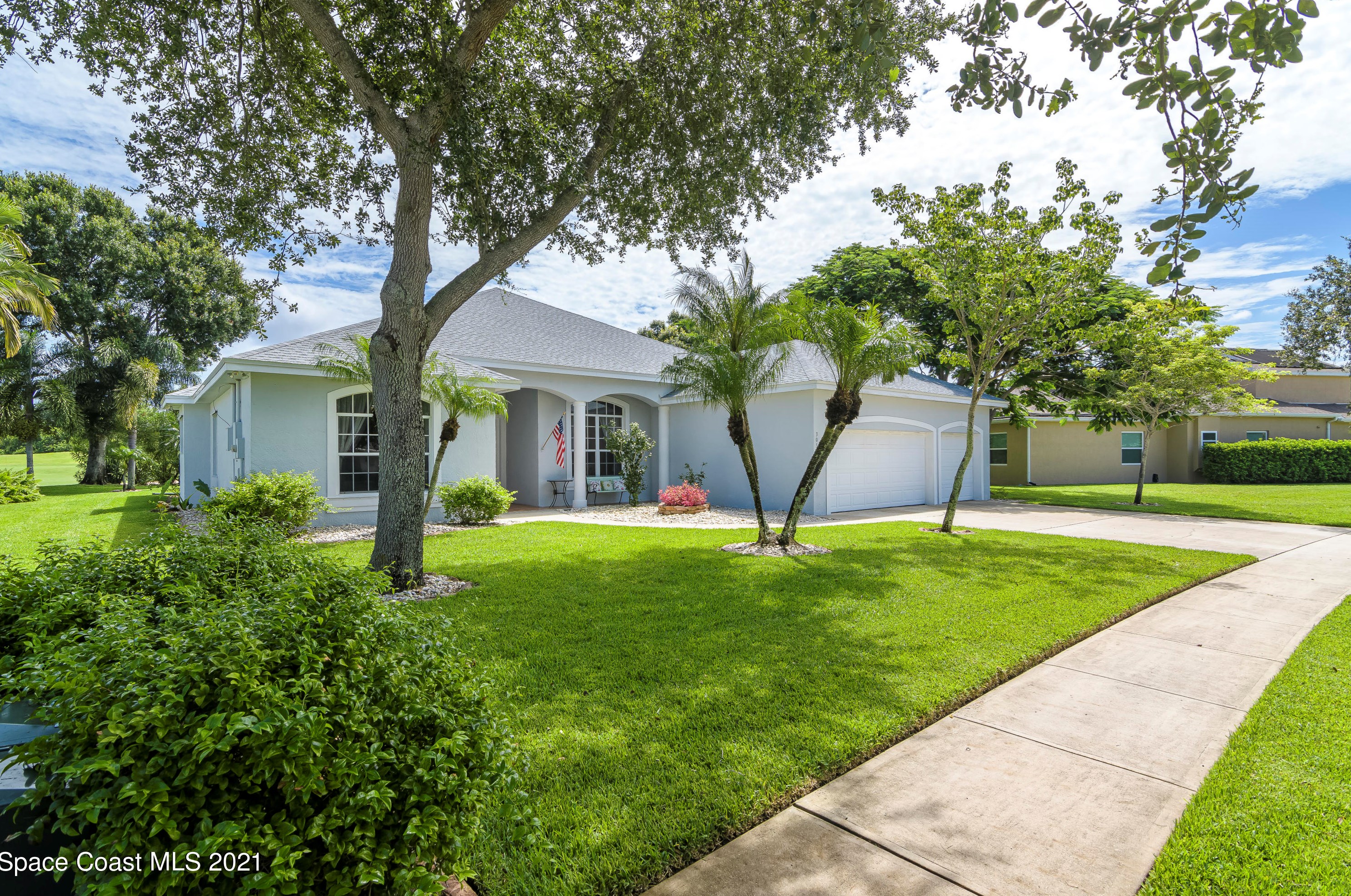 305 Sandhurst Dr, Melbourne FL  32940-2157 exterior