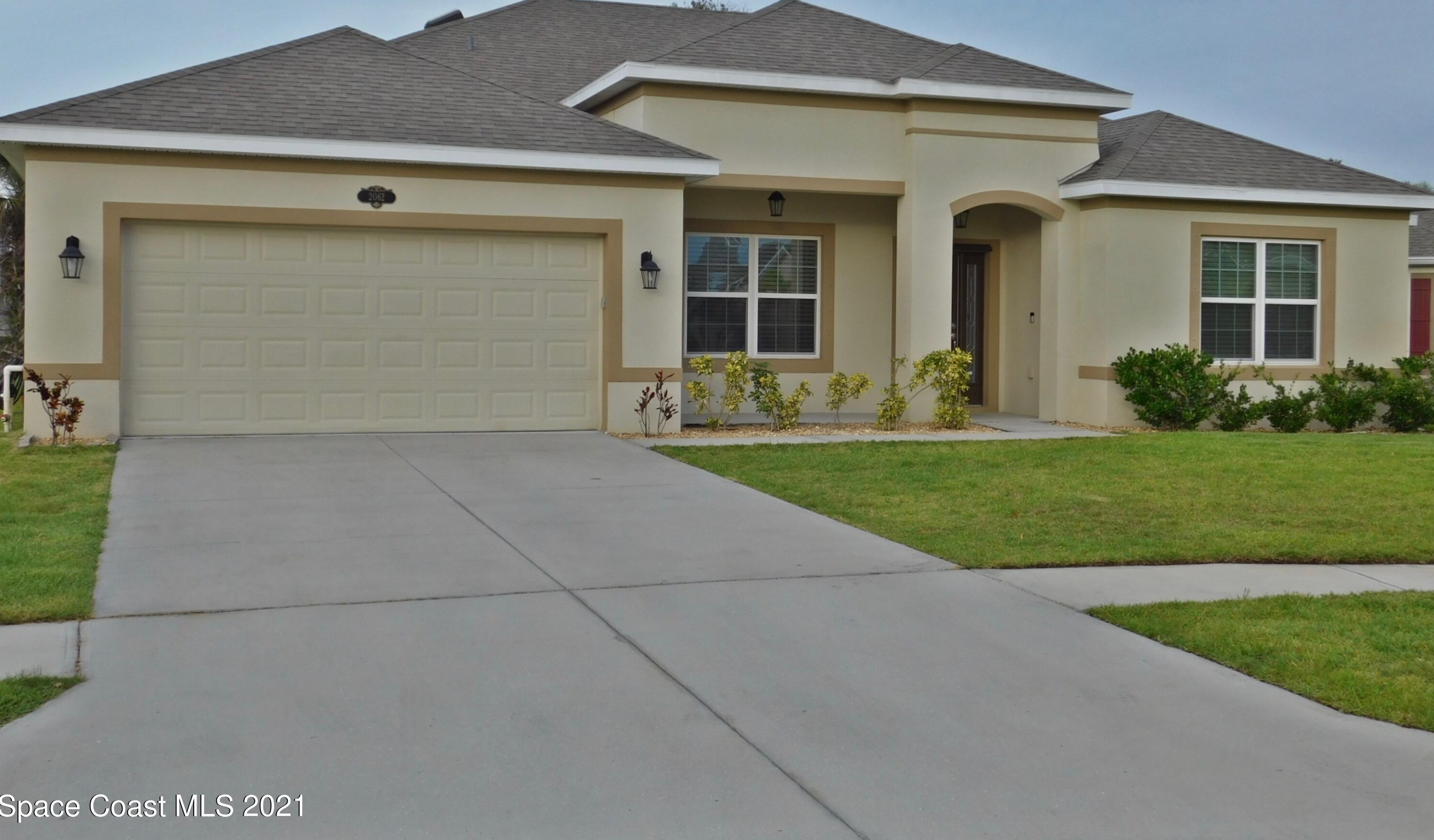 2062 Lune Ct, Melbourne, FL 32904-7344