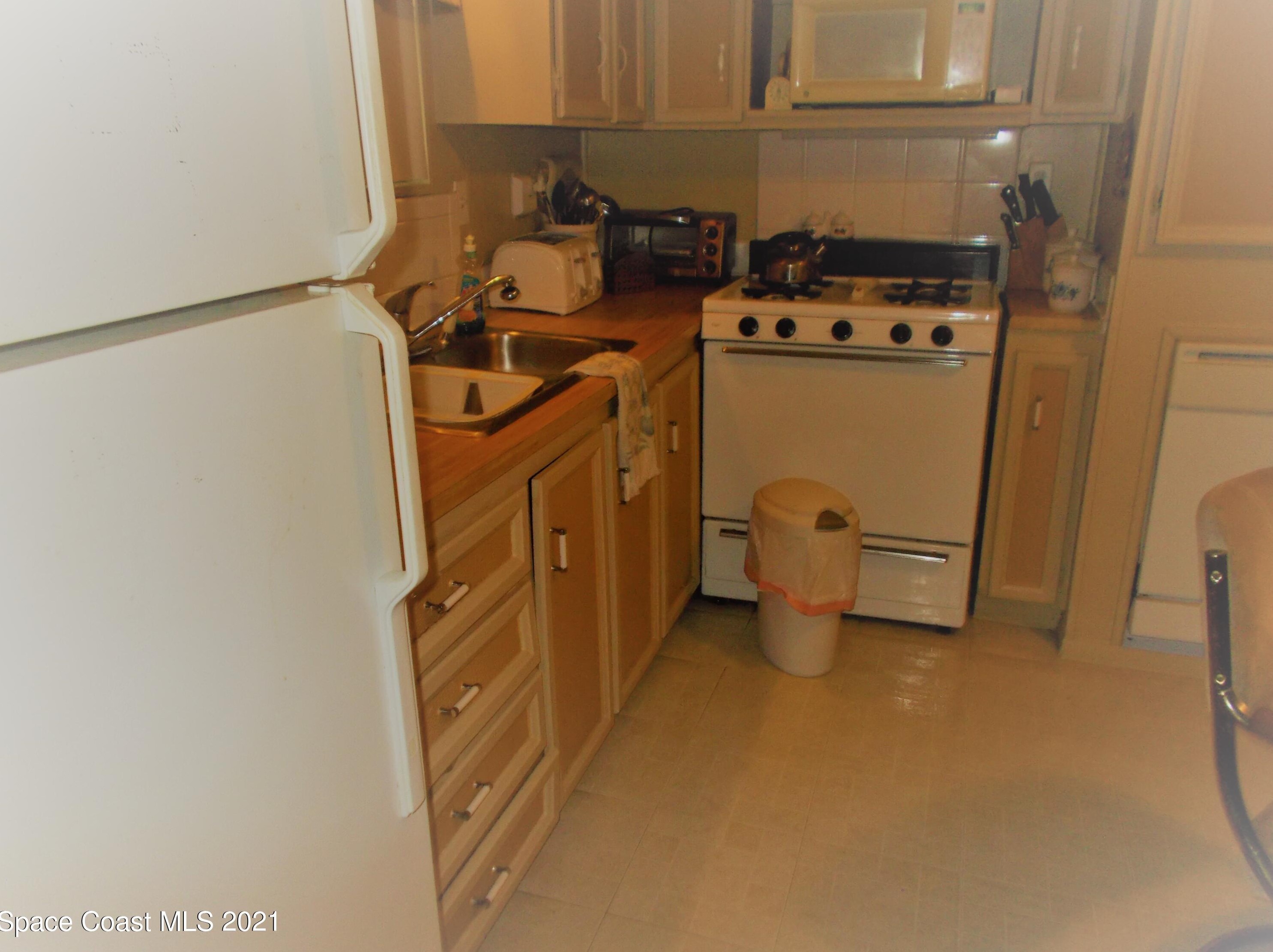 907 Cashew Cir, Sebastian, FL 32976