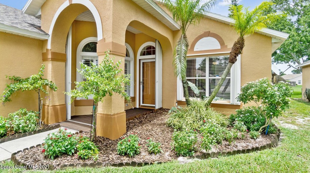 1067 Pine Creek Cir, Melbourne, FL 32905-4720