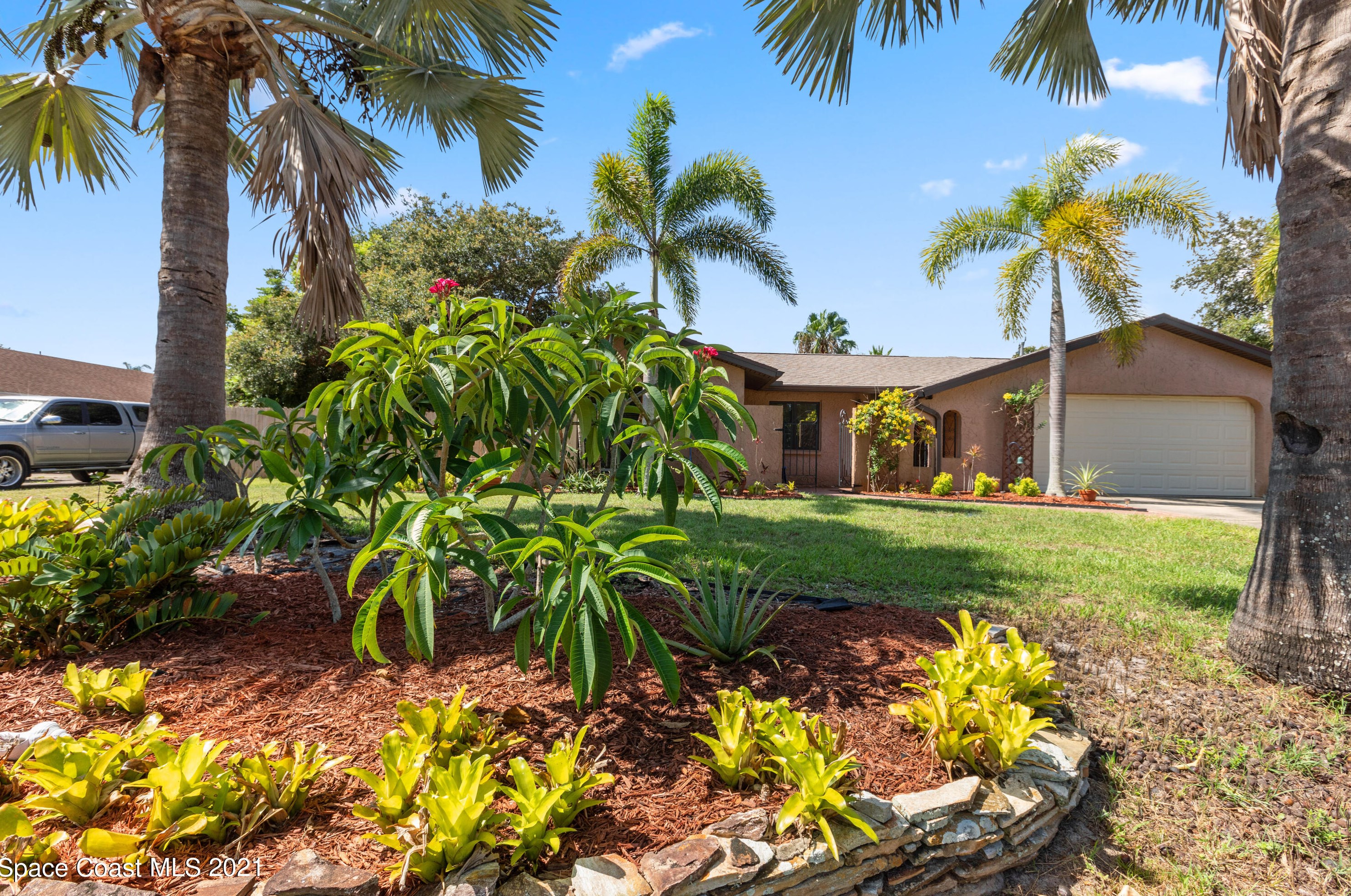 1275 Leslie Dr, Merritt Island, FL 32952-6107