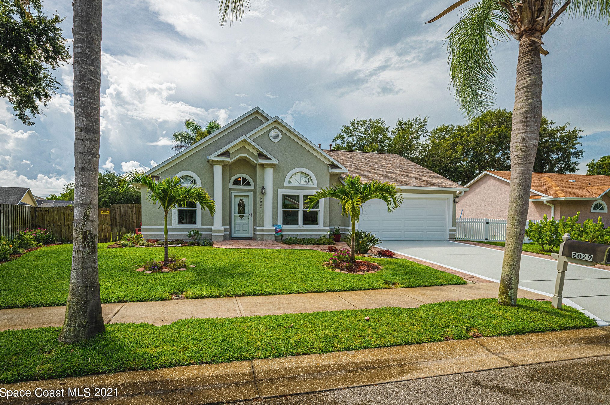 2029 Adirondack Cir, Melbourne, FL 32935-3375