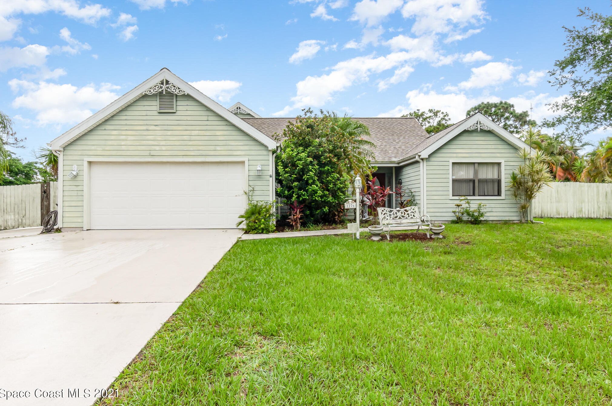 1276 Coventry Cir, Melbourne, FL 32904-8707