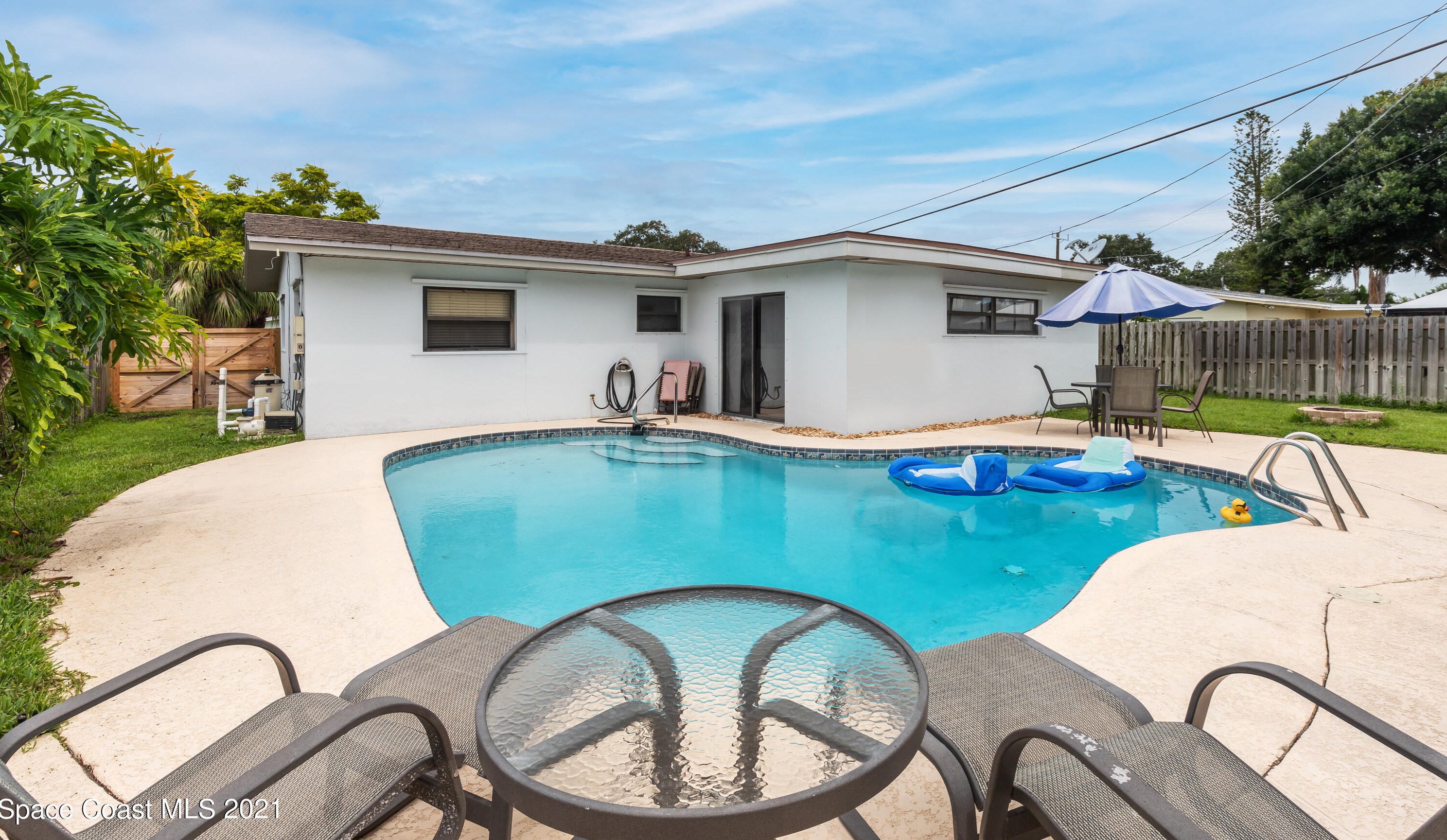 661 Cherokee Ave, Melbourne, FL 32935-2614