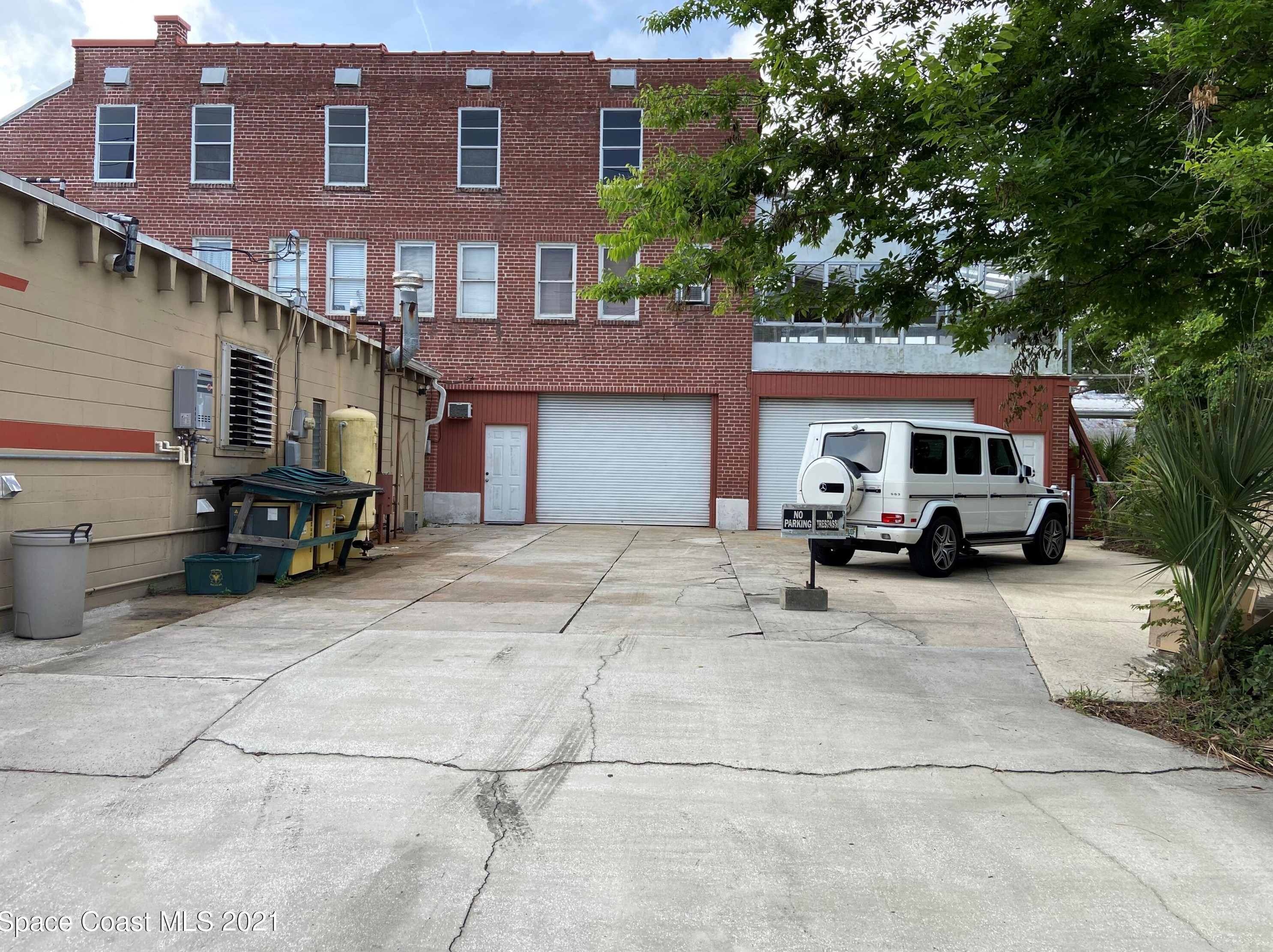 204 Magnolia St, New Smyrna, FL 32168