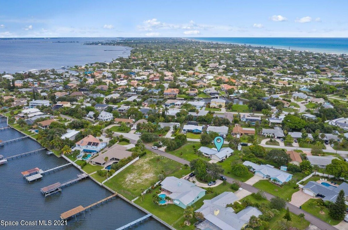 2025 River Rd, Melbourne, FL 32951-2927