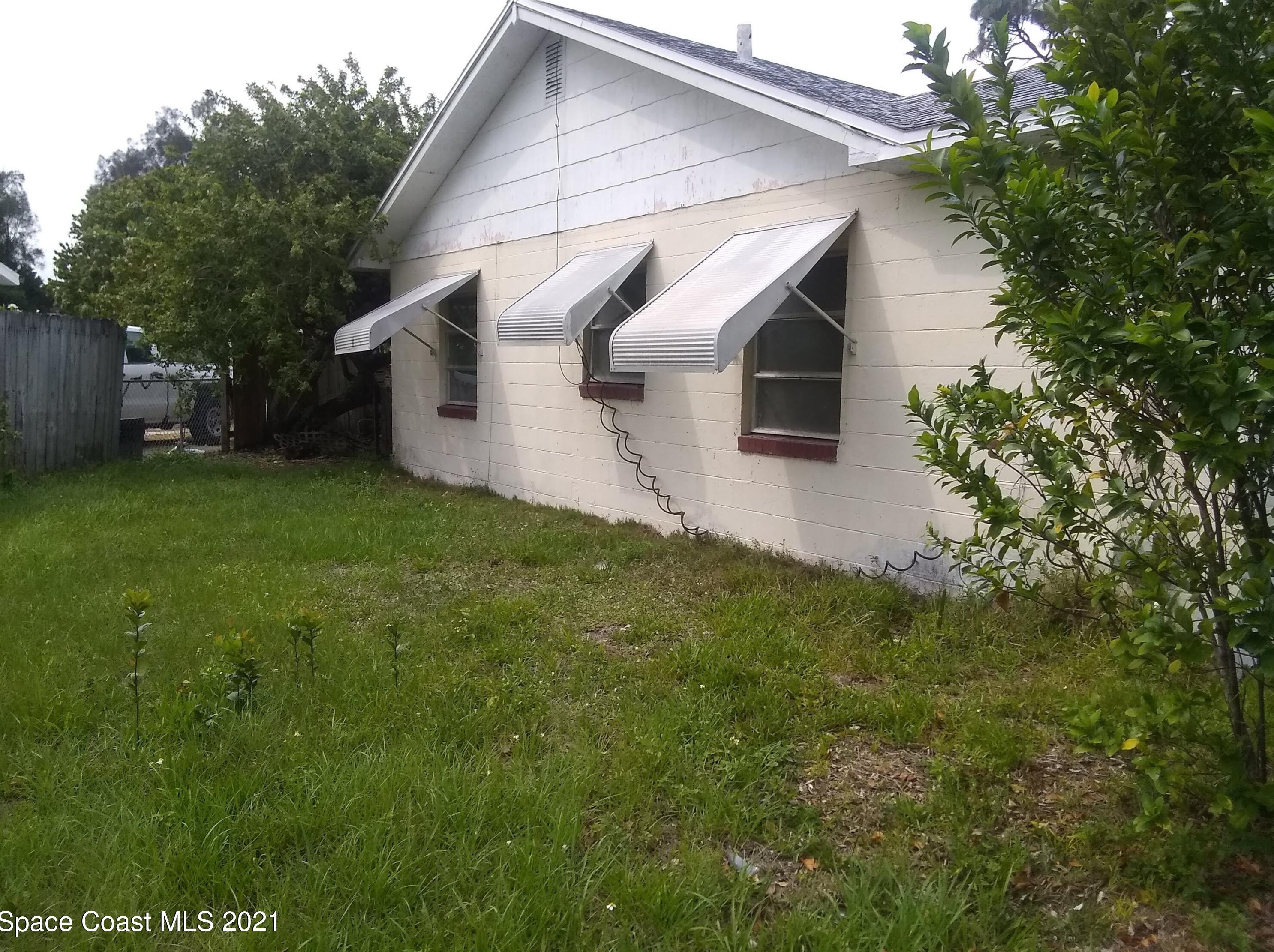 468 Poinciana Dr, Melbourne, FL 32935-6853
