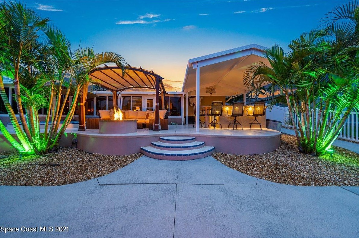 457 Penguin Dr, Melbourne FL  32937-3782 exterior