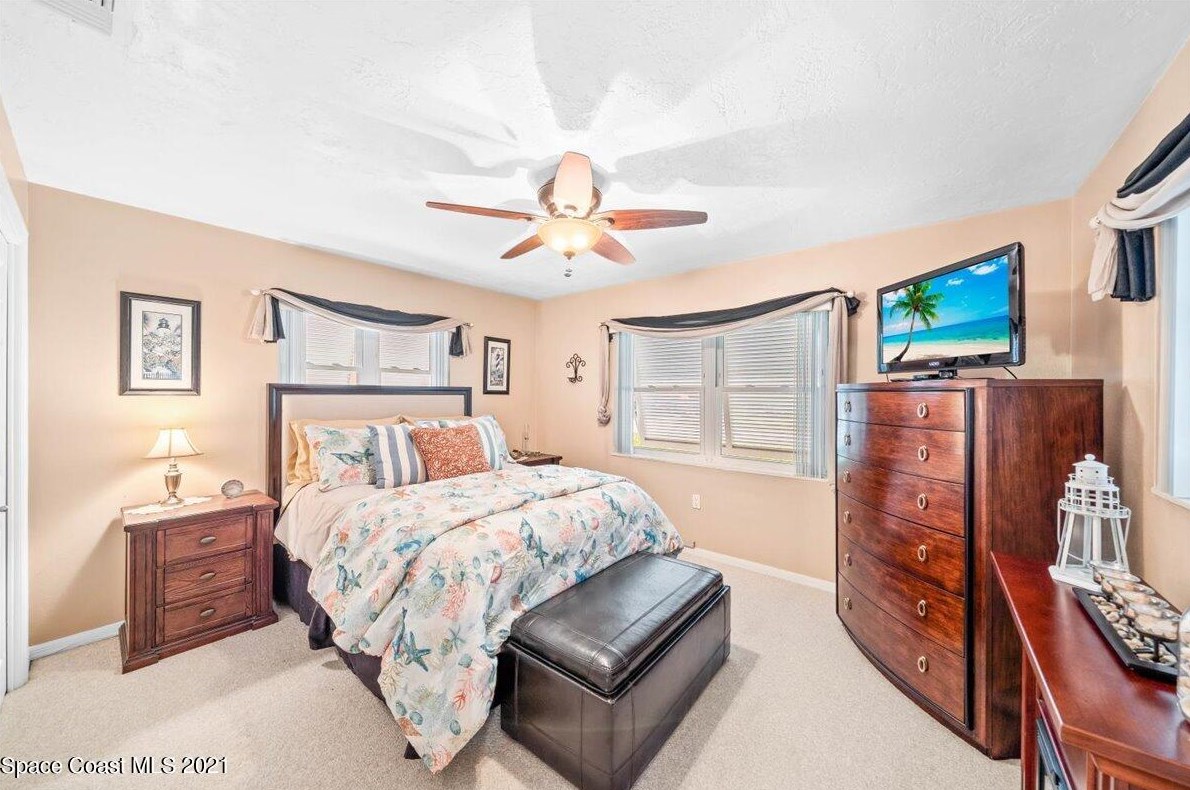 457 Penguin Dr, Melbourne FL  32937-3782 exterior