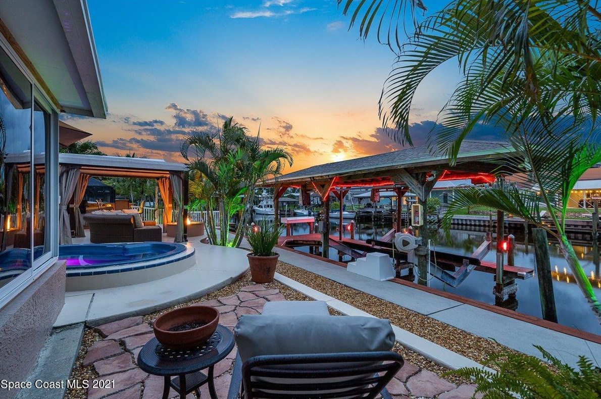 457 Penguin Dr, Melbourne FL  32937-3782 exterior