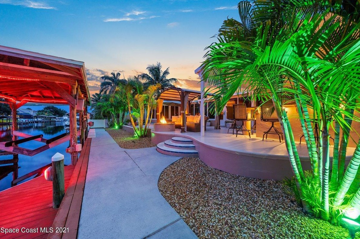 457 Penguin Dr, Melbourne FL  32937-3782 exterior