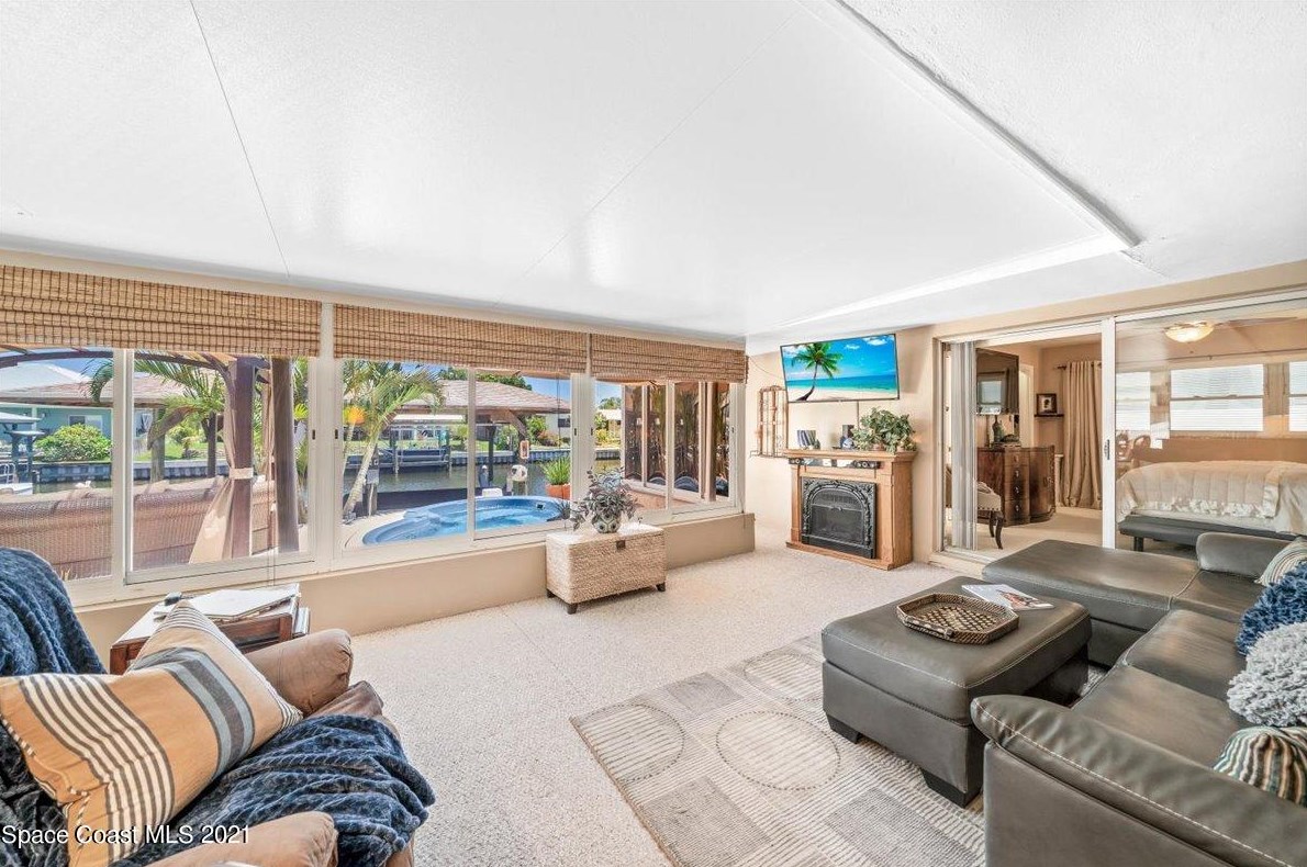 457 Penguin Dr, Melbourne FL  32937-3782 exterior