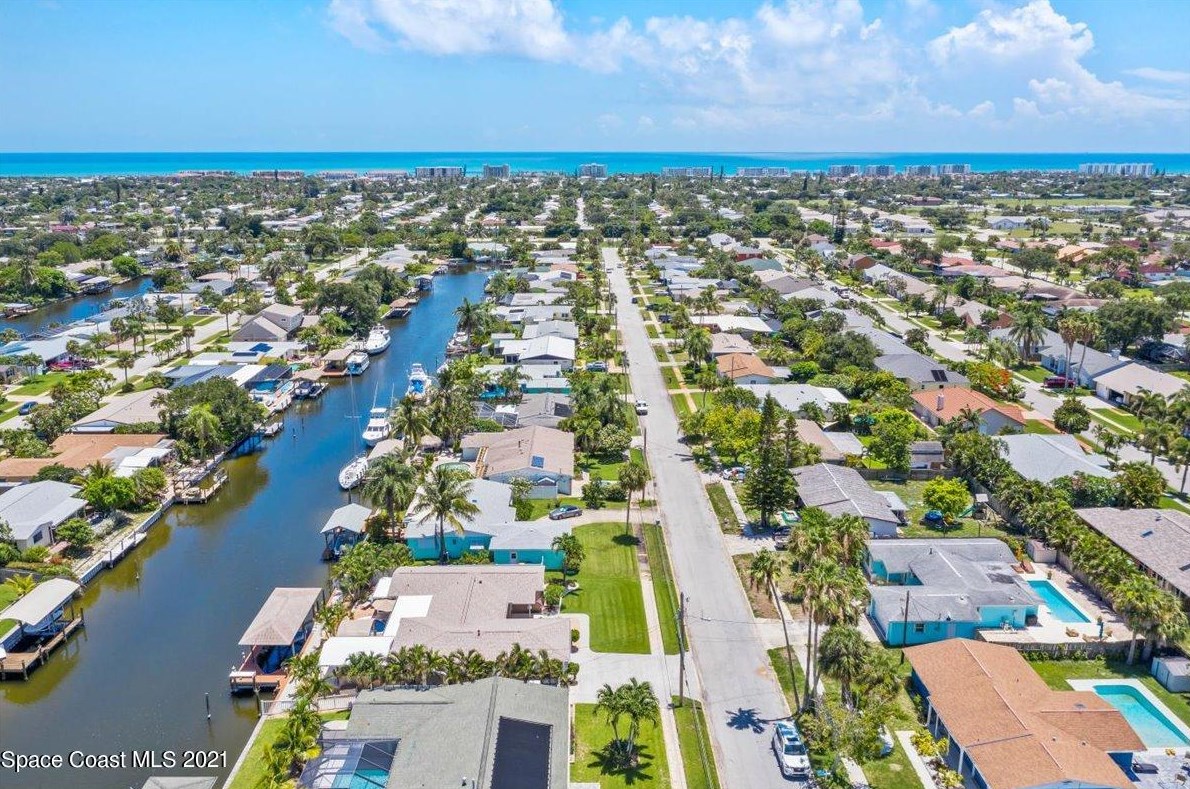 457 Penguin Dr, Melbourne FL  32937-3782 exterior