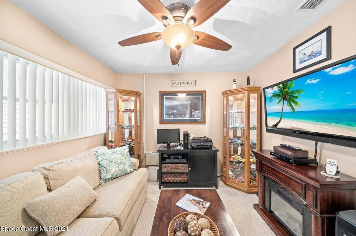 457 Penguin Dr, Melbourne FL  32937-3782 exterior