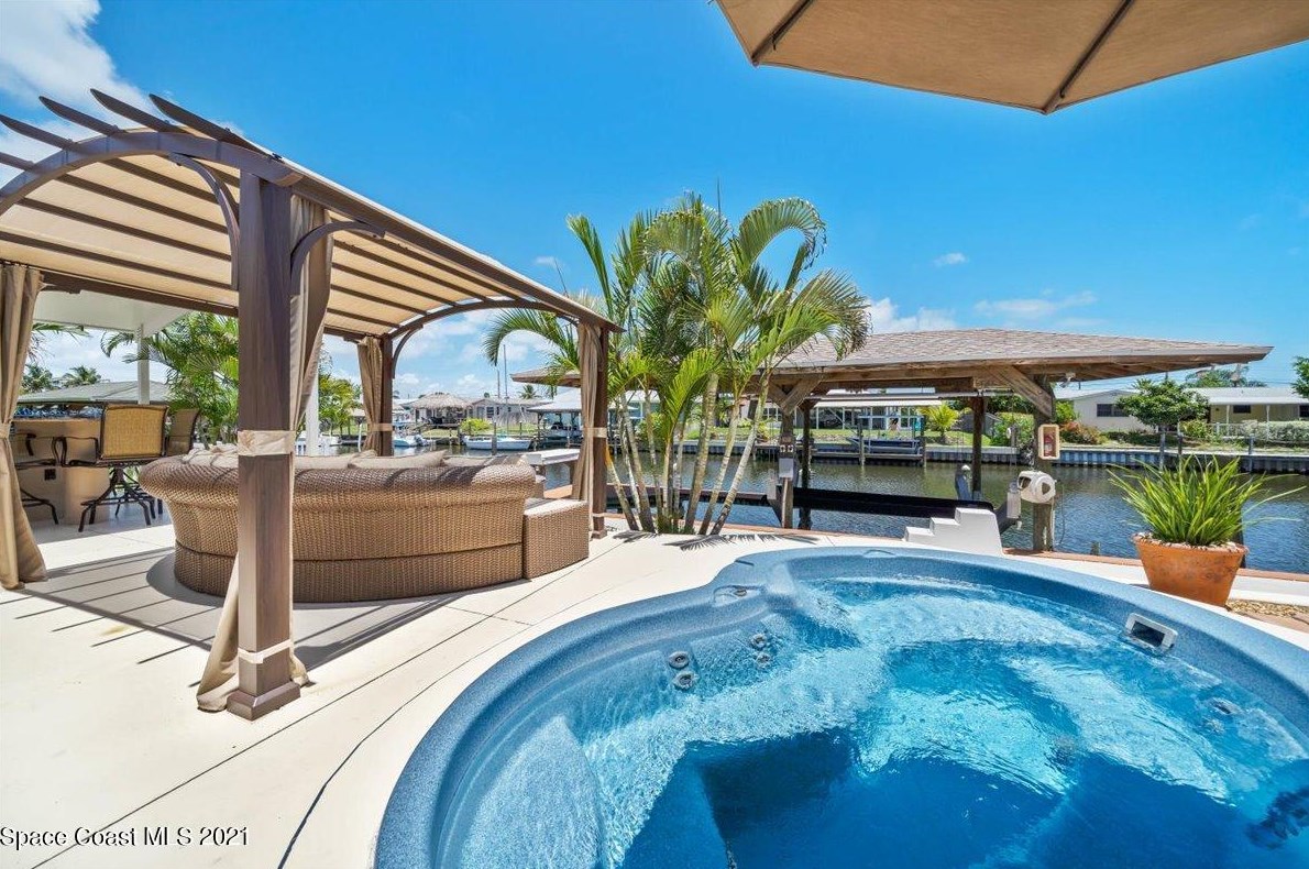 457 Penguin Dr, Melbourne FL  32937-3782 exterior