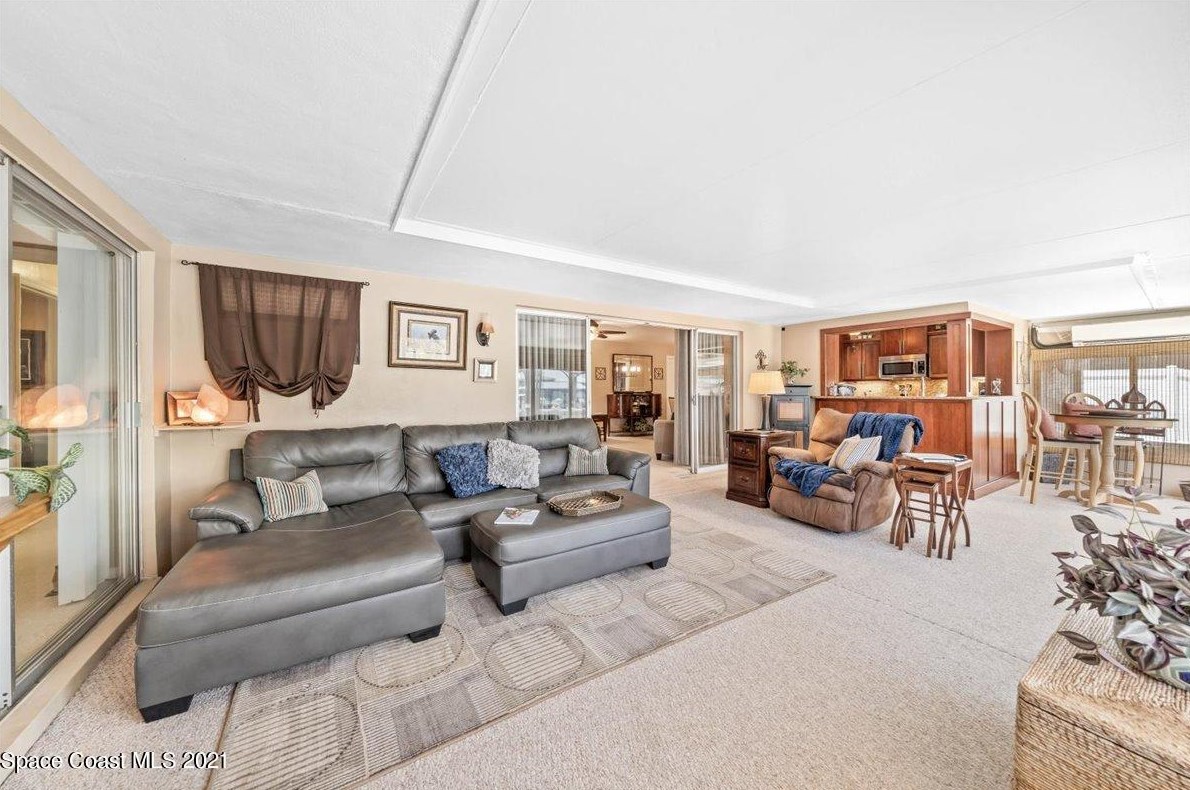 457 Penguin Dr, Melbourne FL  32937-3782 exterior