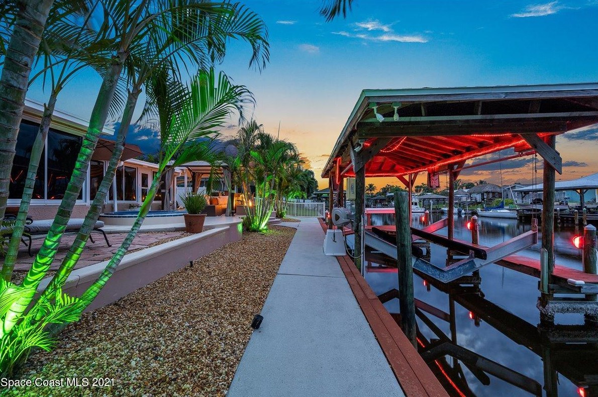 457 Penguin Dr, Melbourne FL  32937-3782 exterior