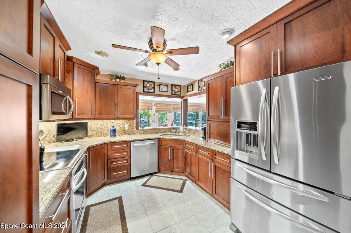 457 Penguin Dr, Melbourne FL  32937-3782 exterior