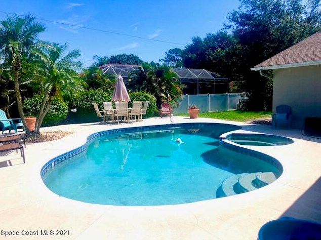 657 Hyannie St, Melbourne, FL 32907-1614