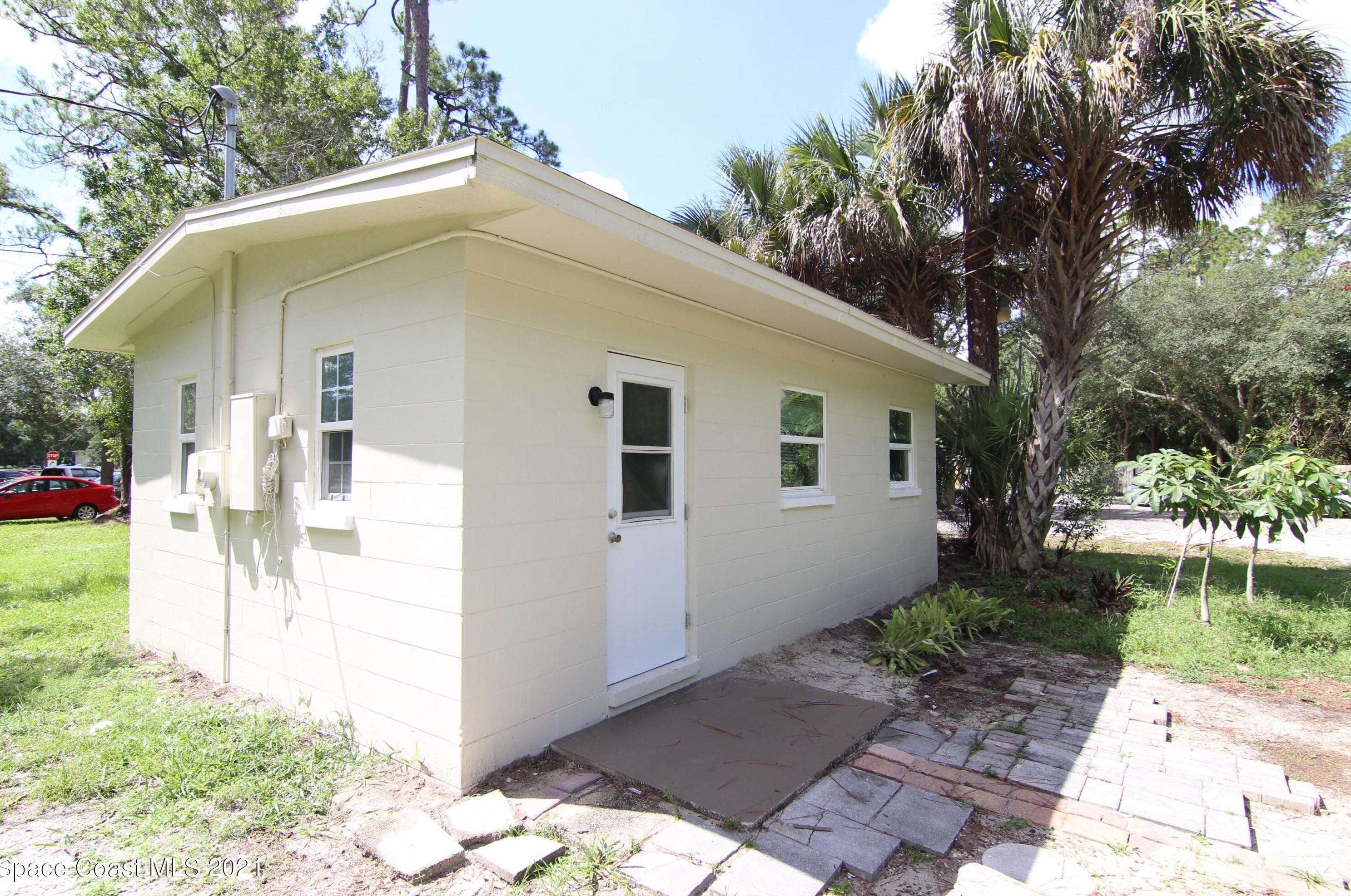 1044 Wickham Rd, Melbourne, FL 32935-8937