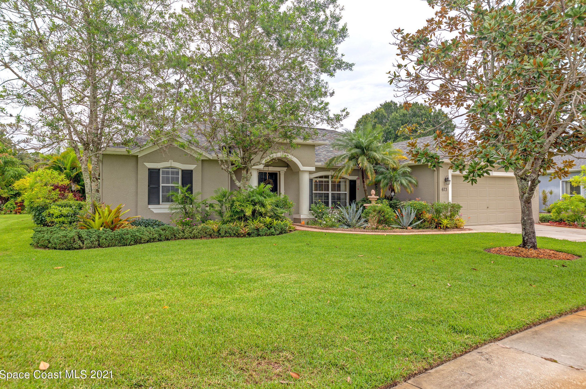 673 Linville Falls Dr, Melbourne, FL 32904-1801