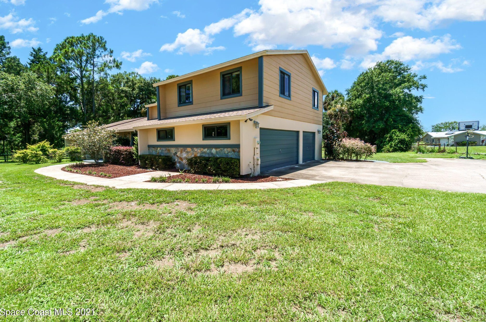 2120 N Singleton Ave, Mims, FL 32754